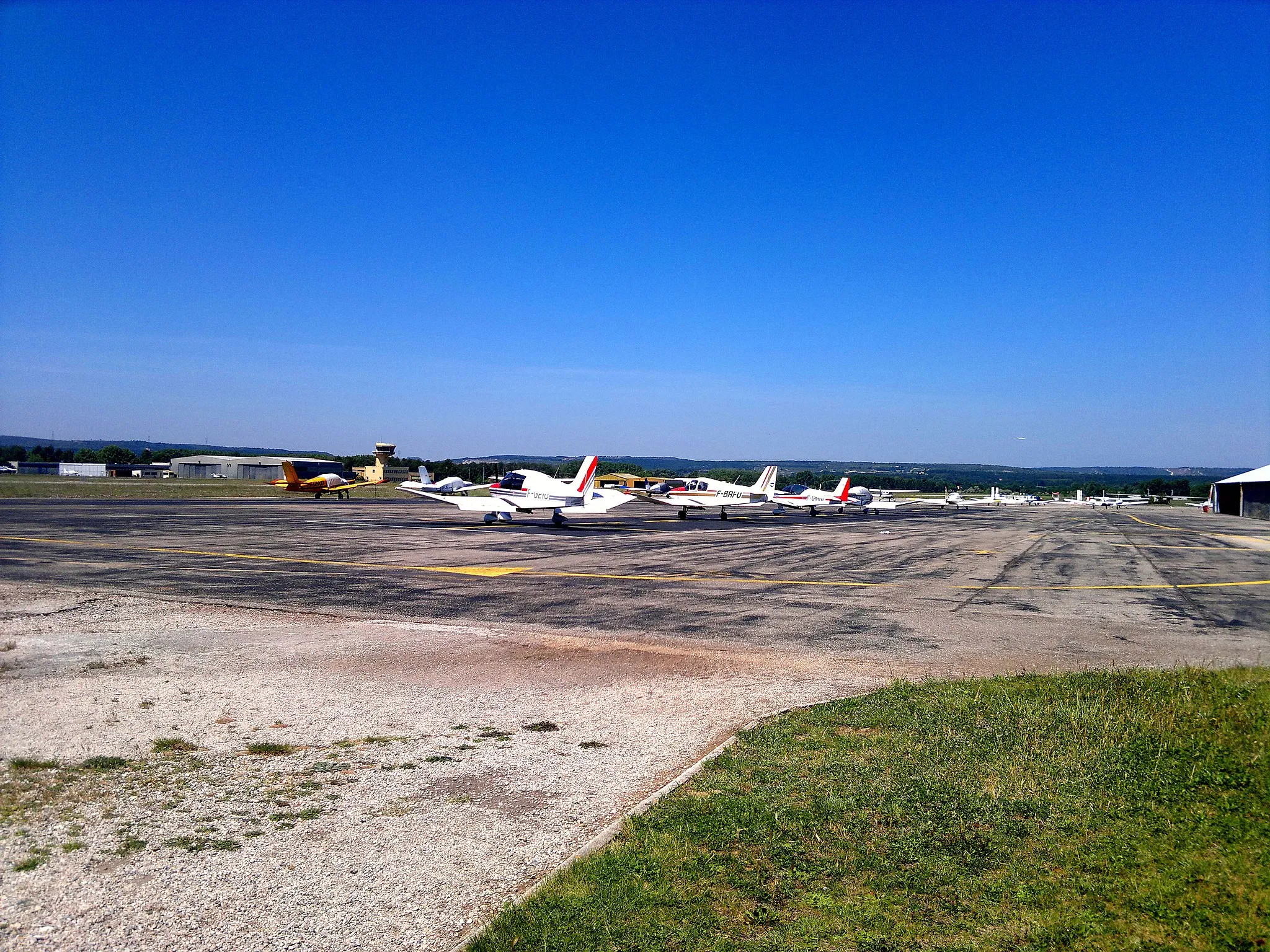 Photo showing: A view of Aix-les-Milles airport.