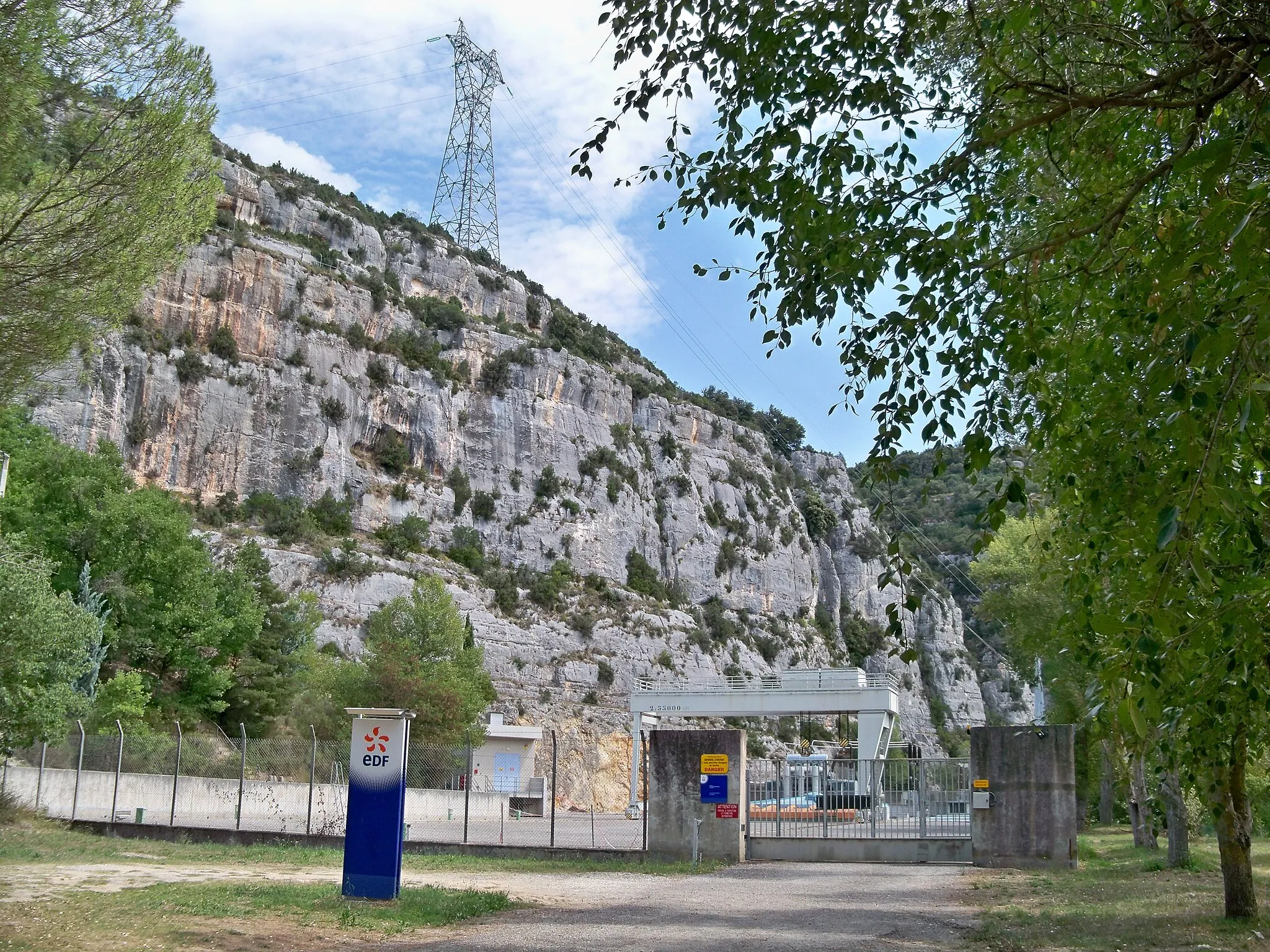Photo showing: Centre hydroélectique de Quinson (04)