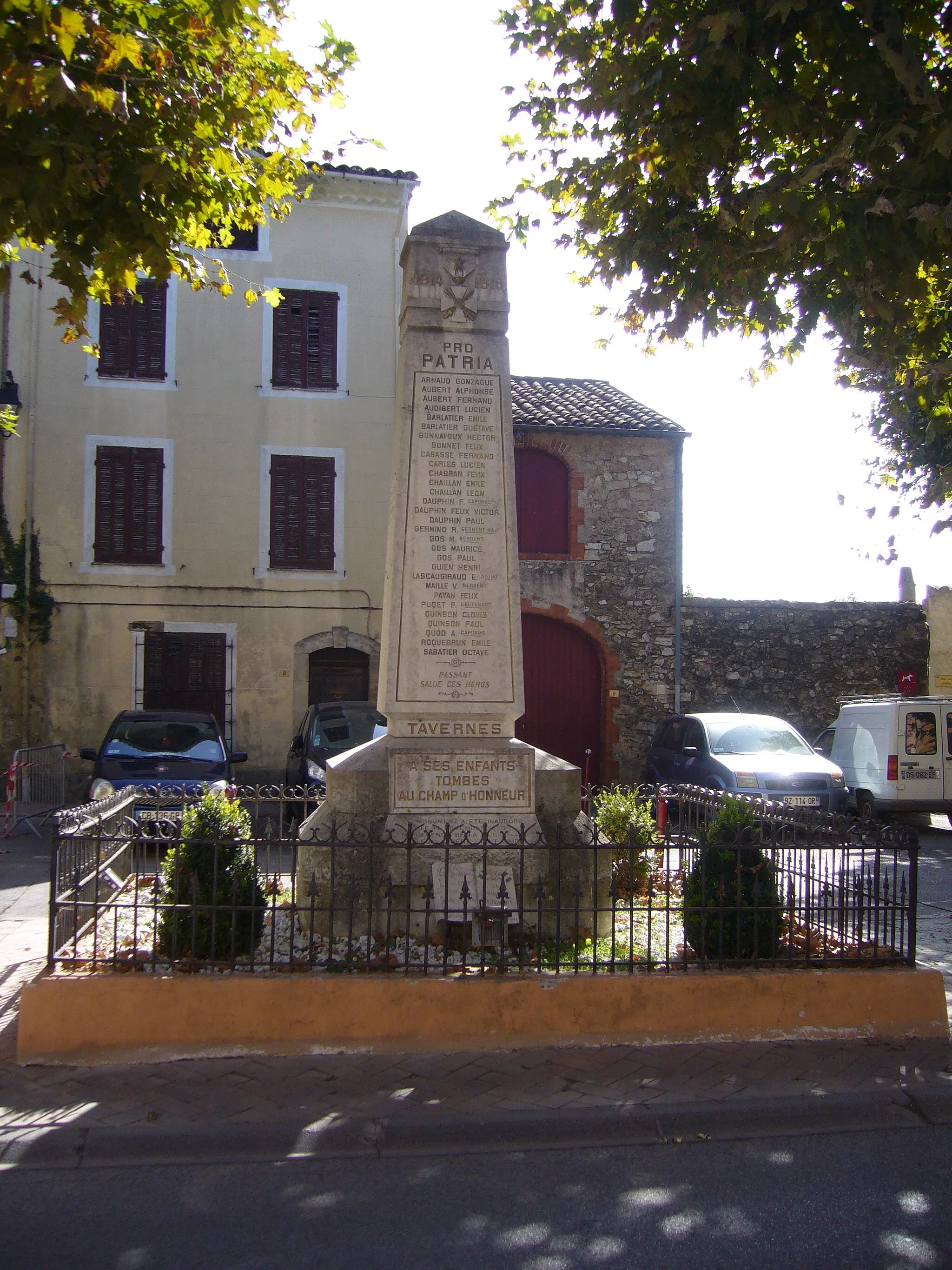 Photo showing: Monument aux morts de Tavernes (Var-France)