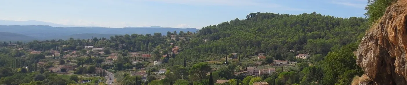 Photo showing: Vue panoramique de Cotignac