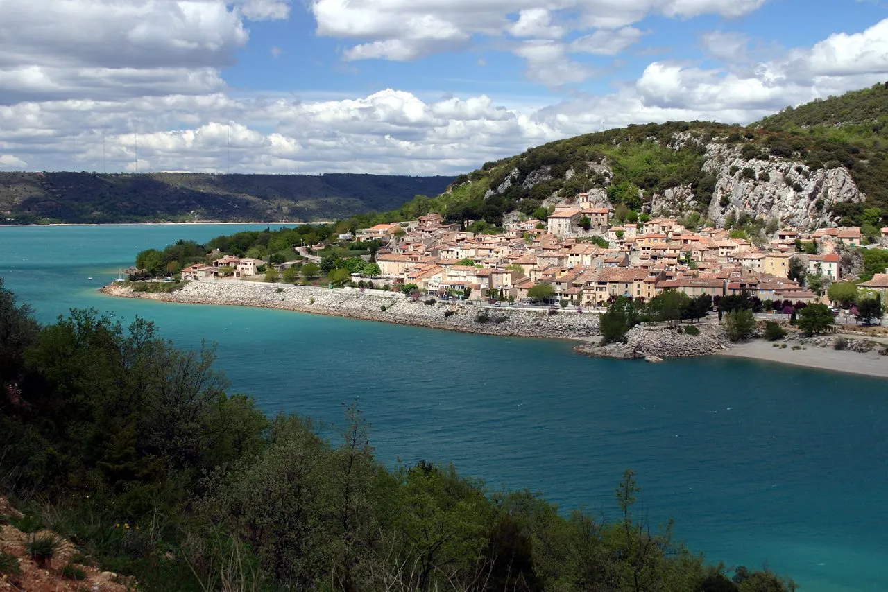 Photo showing: Bauduen is a village and commune in the Var département of southeastern France.