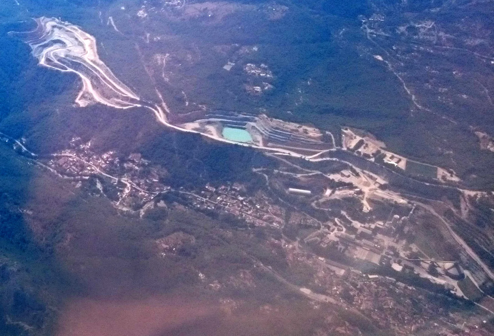 Photo showing: Mine de la société des ciments Vicat à Blausasc.