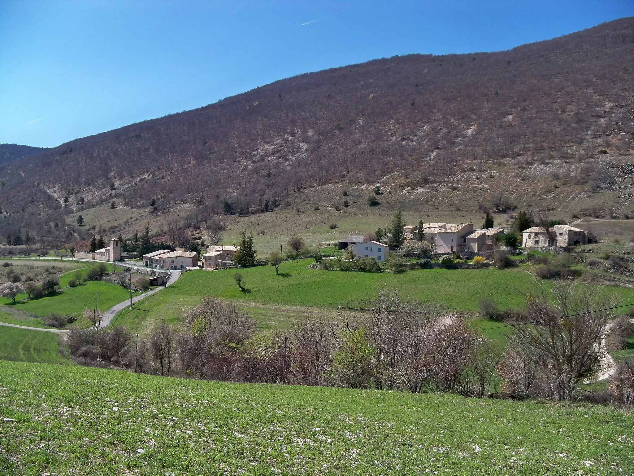 Photo showing: Hameau de jonquet, commune de la Rochegiron (04)