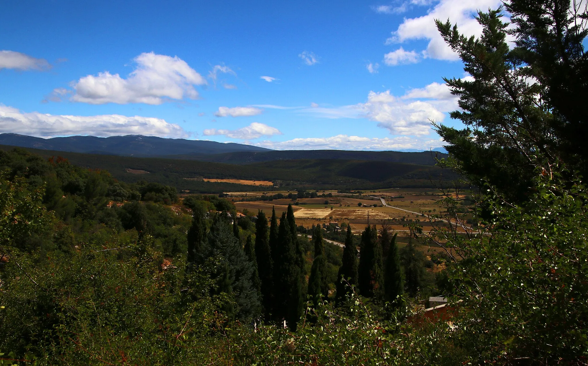 Photo showing: Simiane-la-Rotonde. Vue depuis le village.