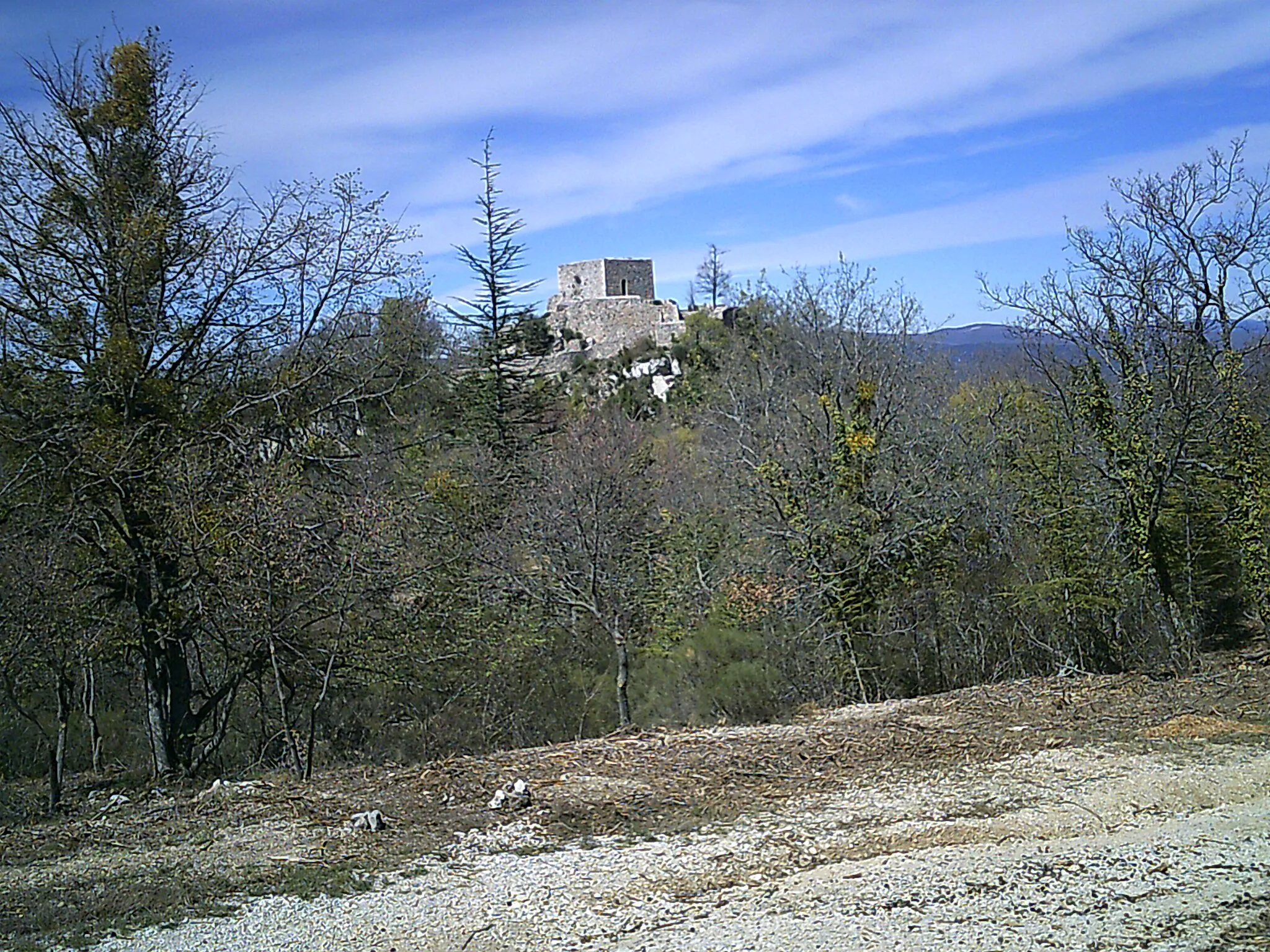 Photo showing: En arrière le fort ruiné avant de poursuivre sur le sentier du vallon de Roumi