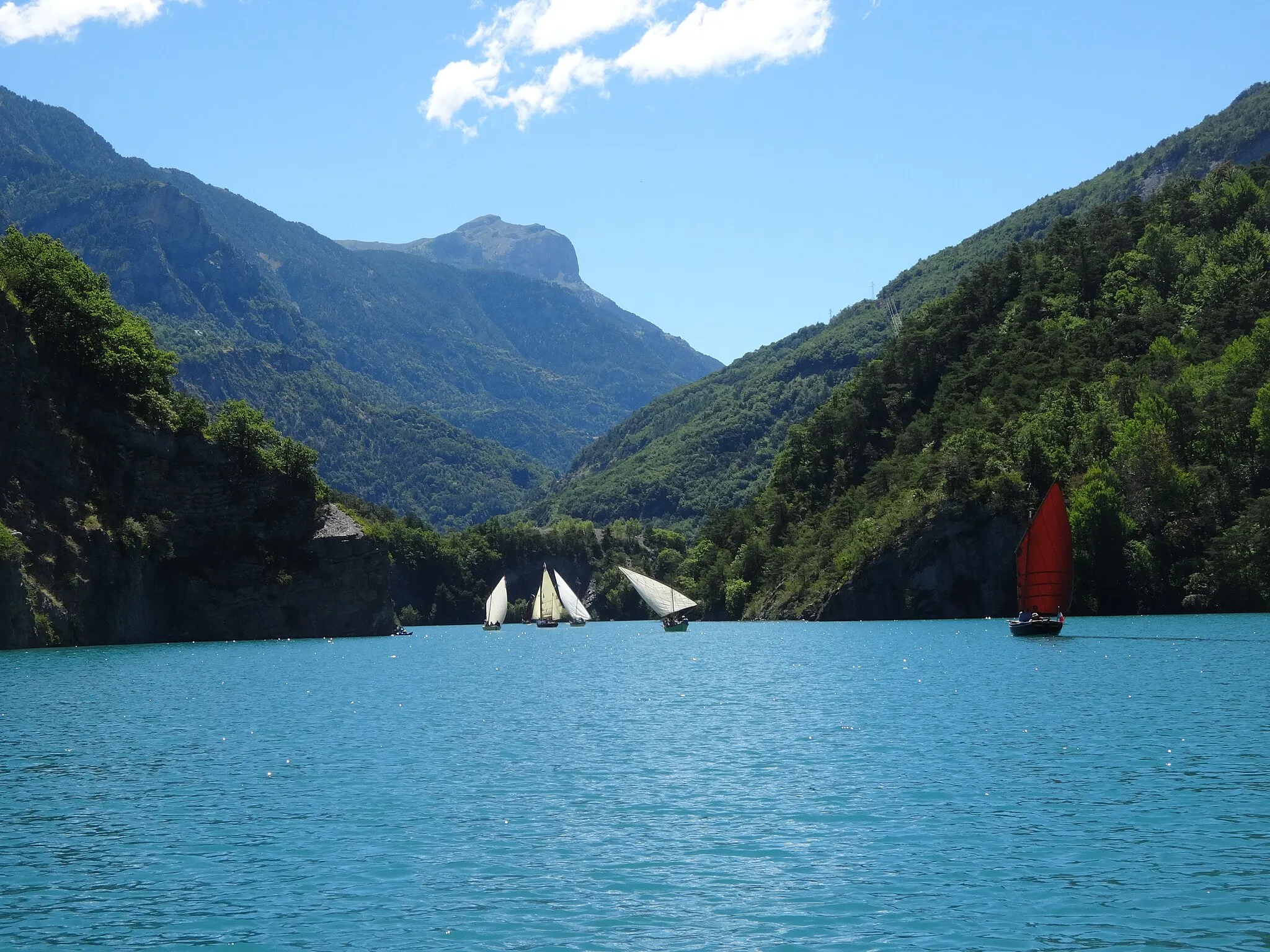 Photo showing: Lors du rassemblement des "Voiles d'en Haut", Saint-Vincent-Les-Forts, lac de Serre-Ponçon, Alpes de Haute-Provence, France