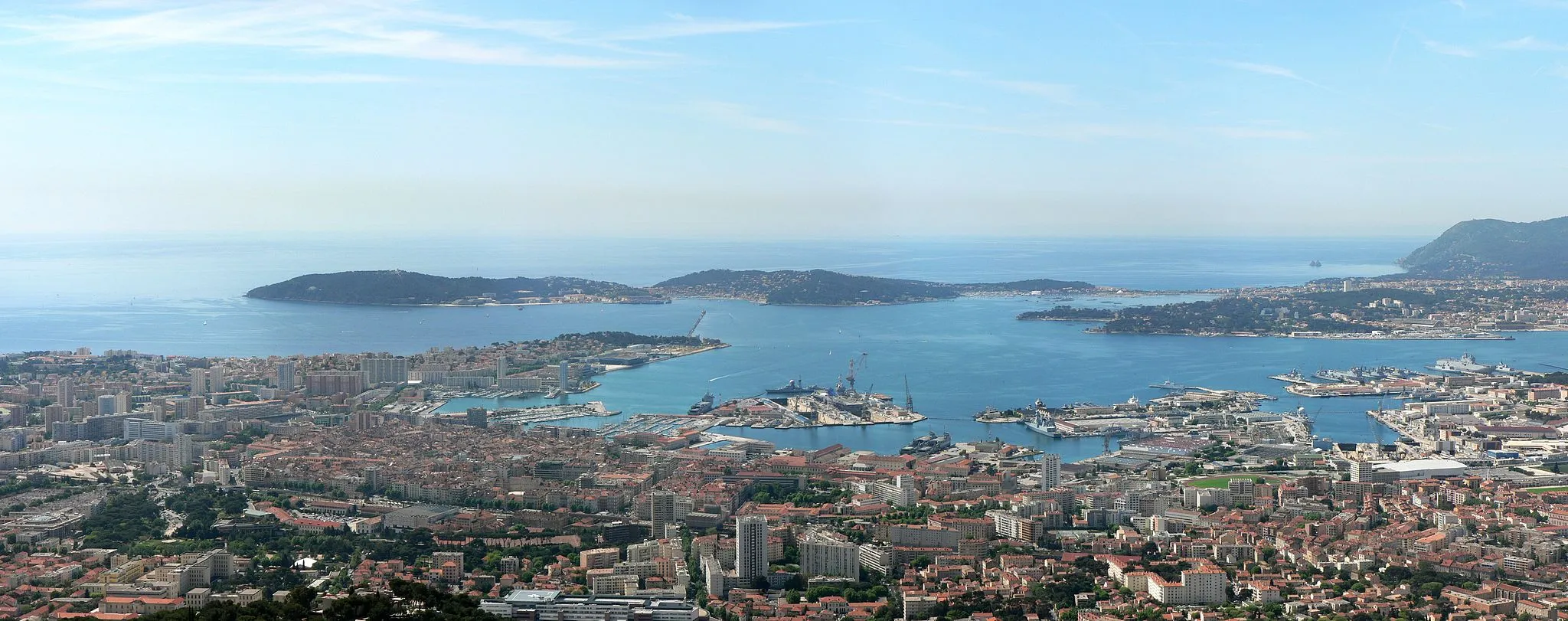 Photo showing: Toulon and its military harbour, seen from Mount Faron