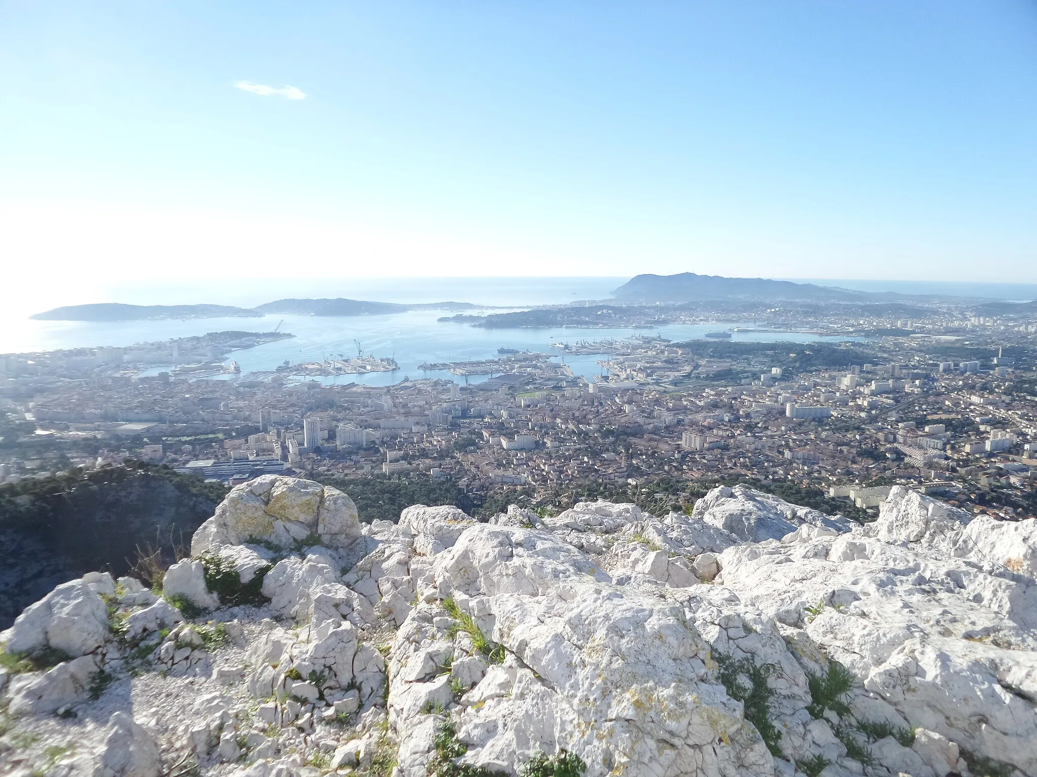 Photo showing: Agglomération toulonnaise vue depuis le Mont Faron