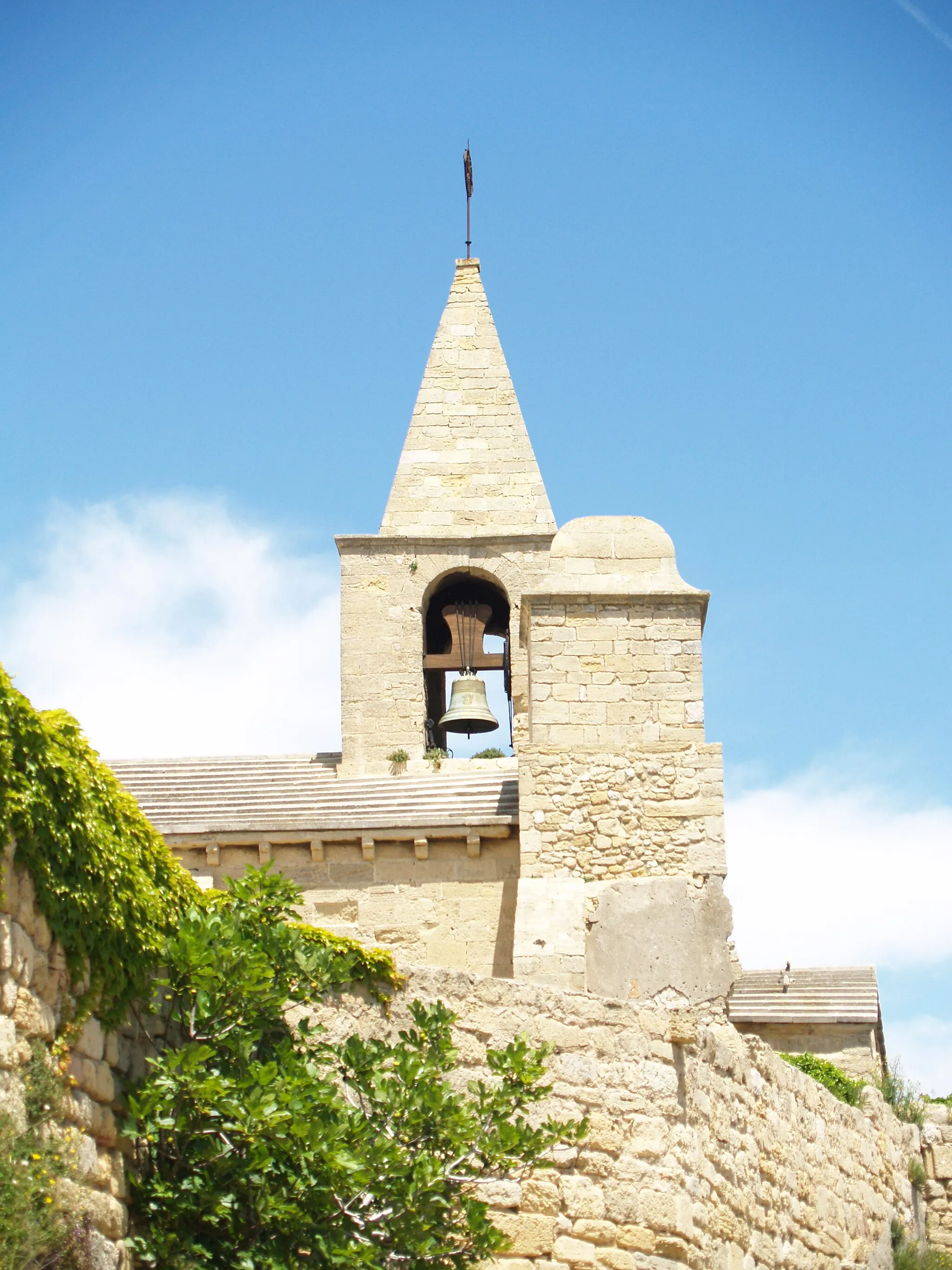 Photo showing: Church Saint Sauveur from Fos sur Mer (France)