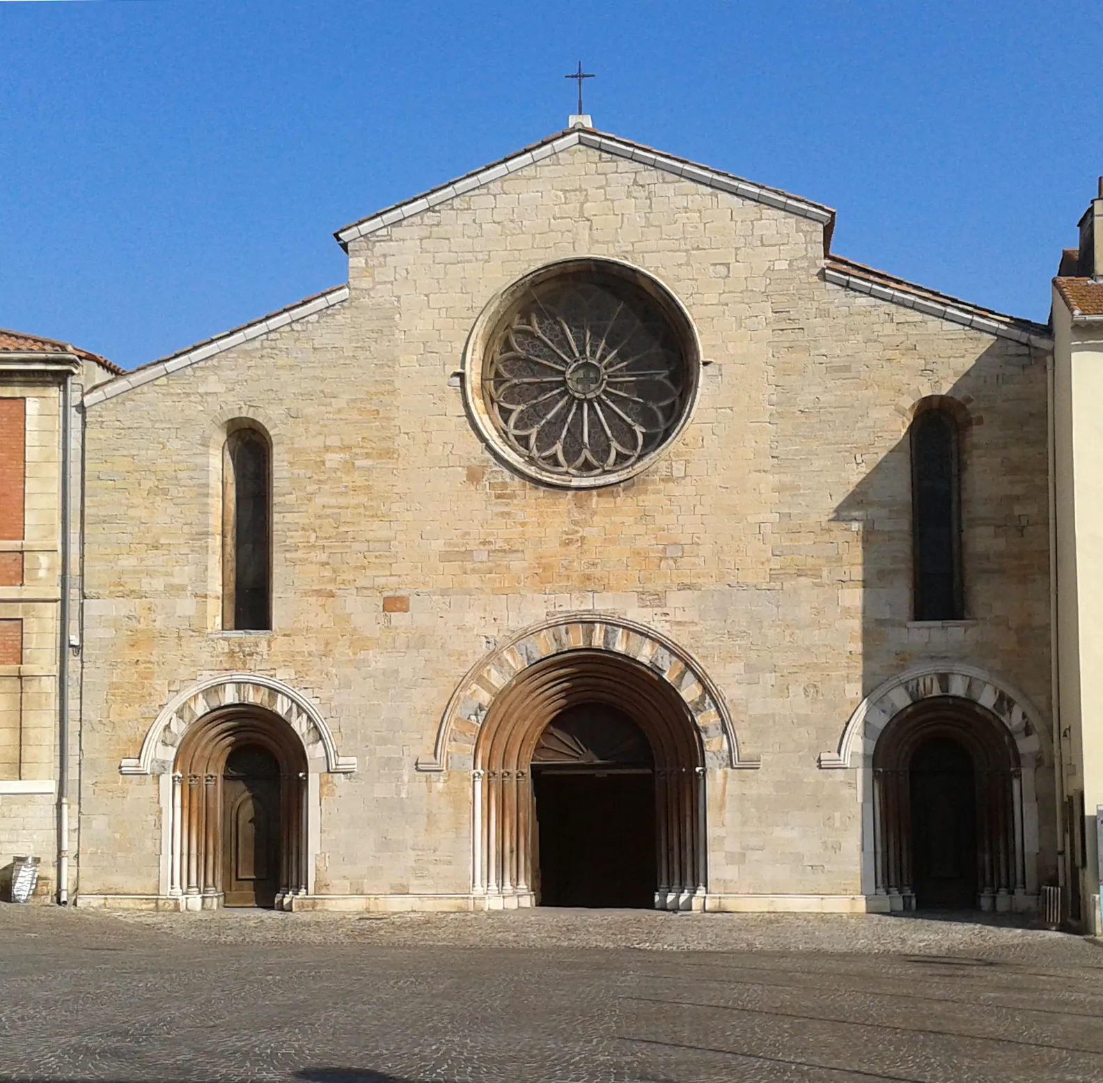 Photo showing: This building is indexed in the base Mérimée, a database of architectural heritage maintained by the French Ministry of Culture, under the reference PA00081640 .