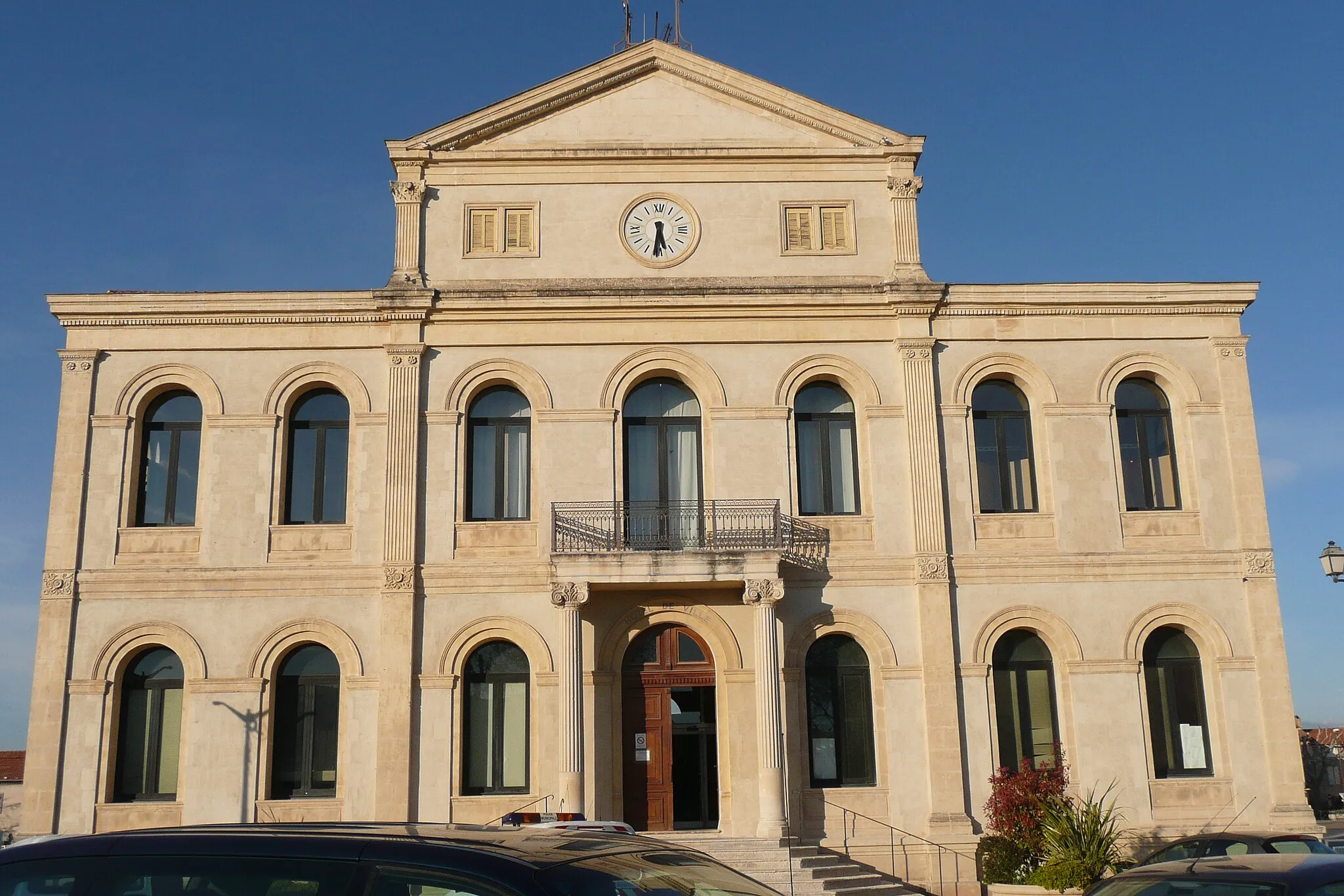 Photo showing: Hôtel de ville à Sorgues.