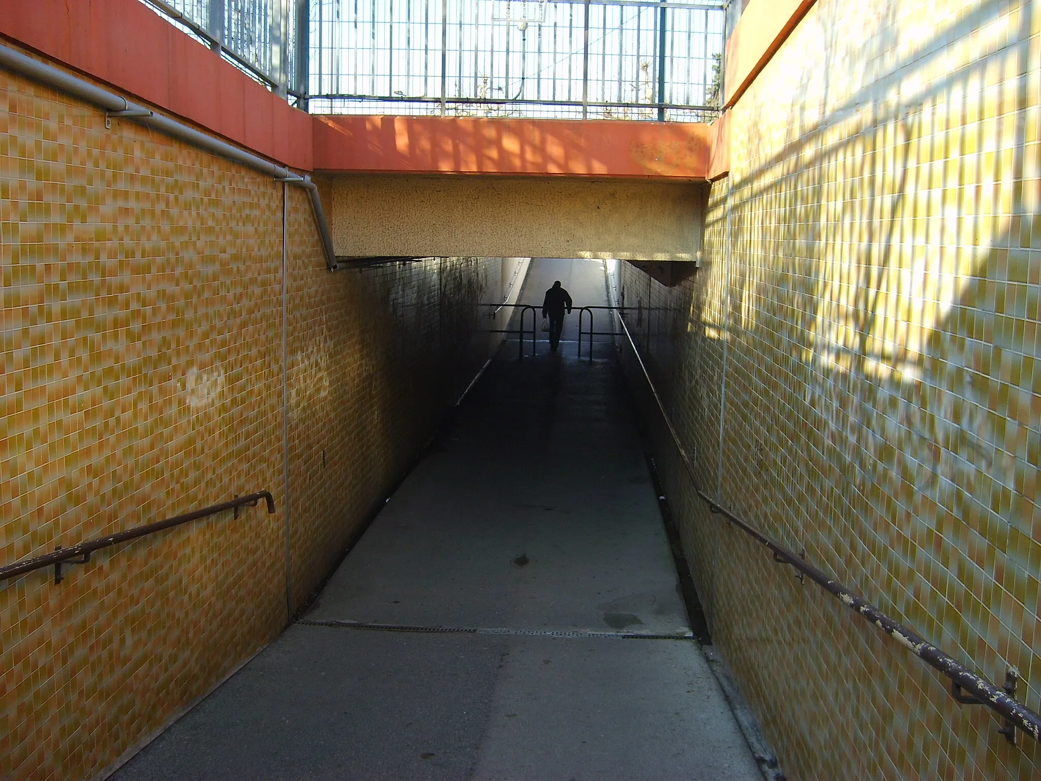 Photo showing: rognac tunel