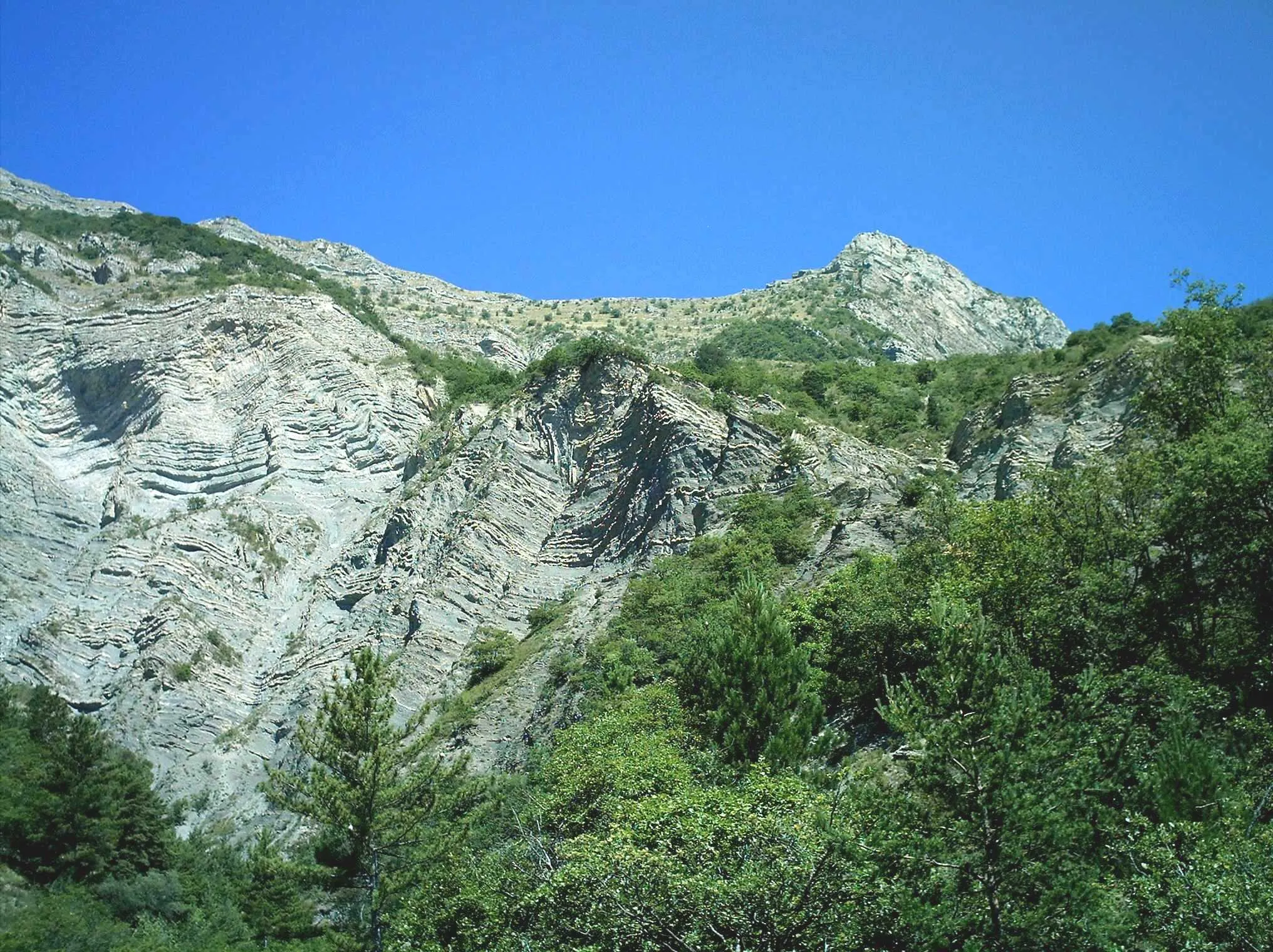 Photo showing: Vue sur le pic de Charance et le Cuchon( 1903m) depuis le canal du Drac, près du torrent de Malcombe.