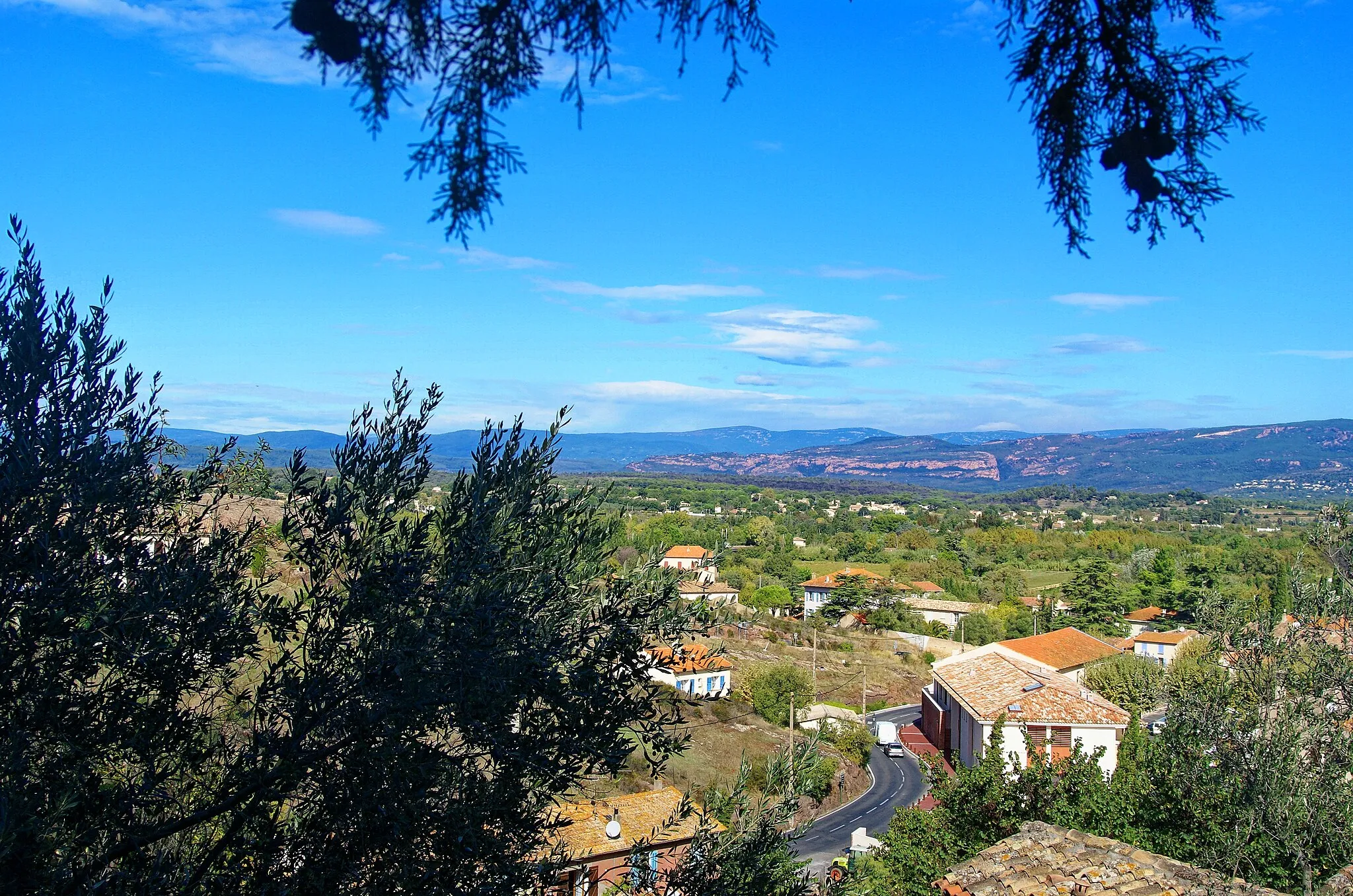 Photo showing: Roquebrune-sur-Argens - Place de l'Église - View NW