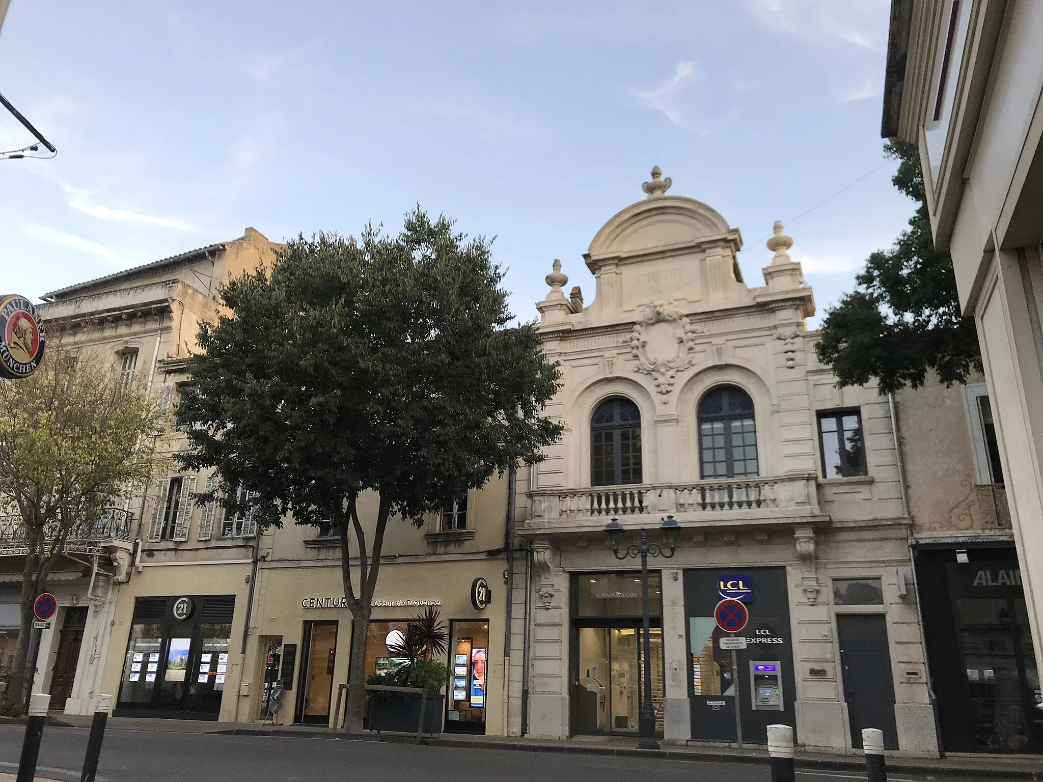 Photo showing: Cavaillon - bâtiment dans le centre ville