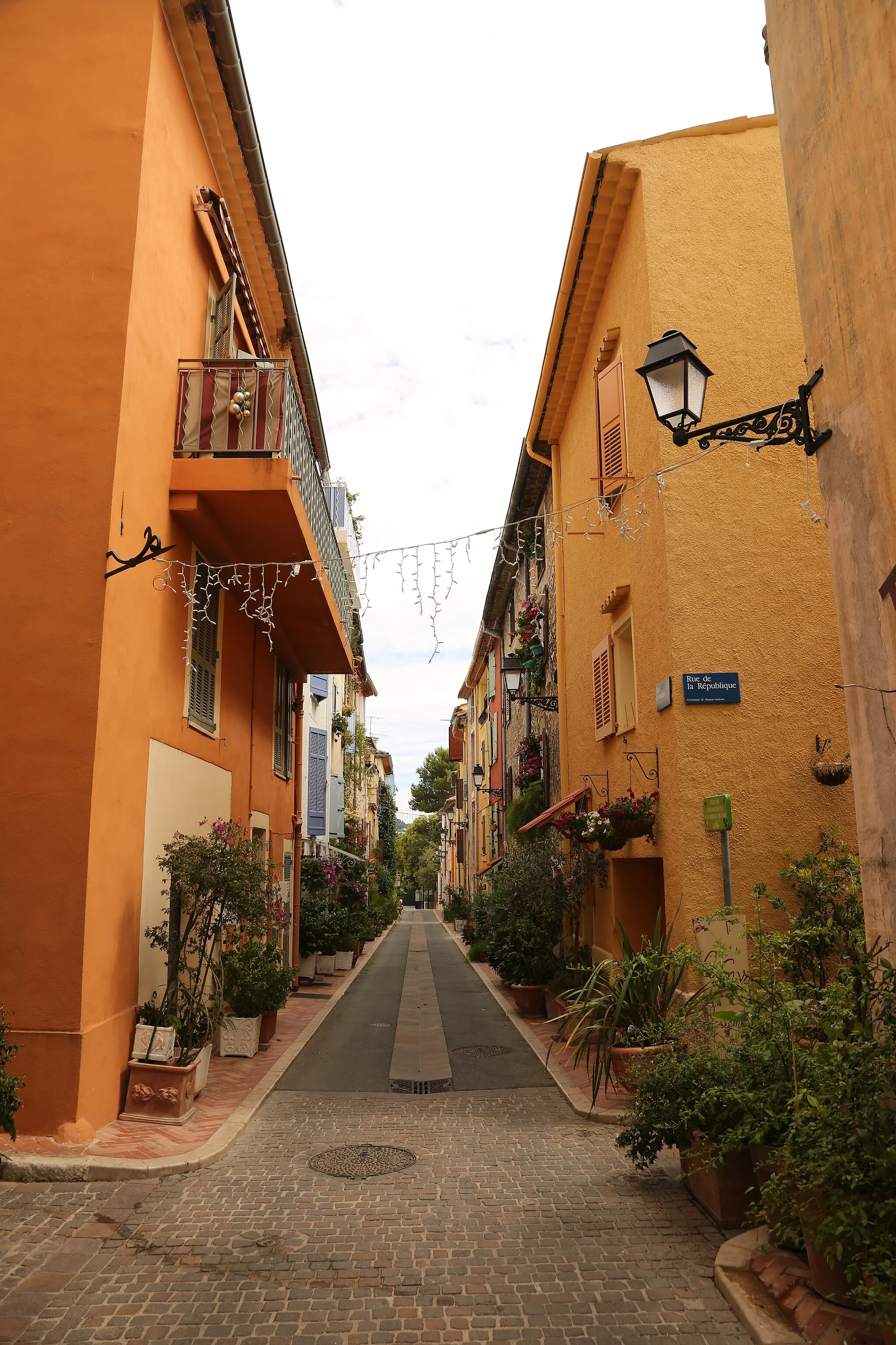 Photo showing: Street in Mouans-Sartoux in France