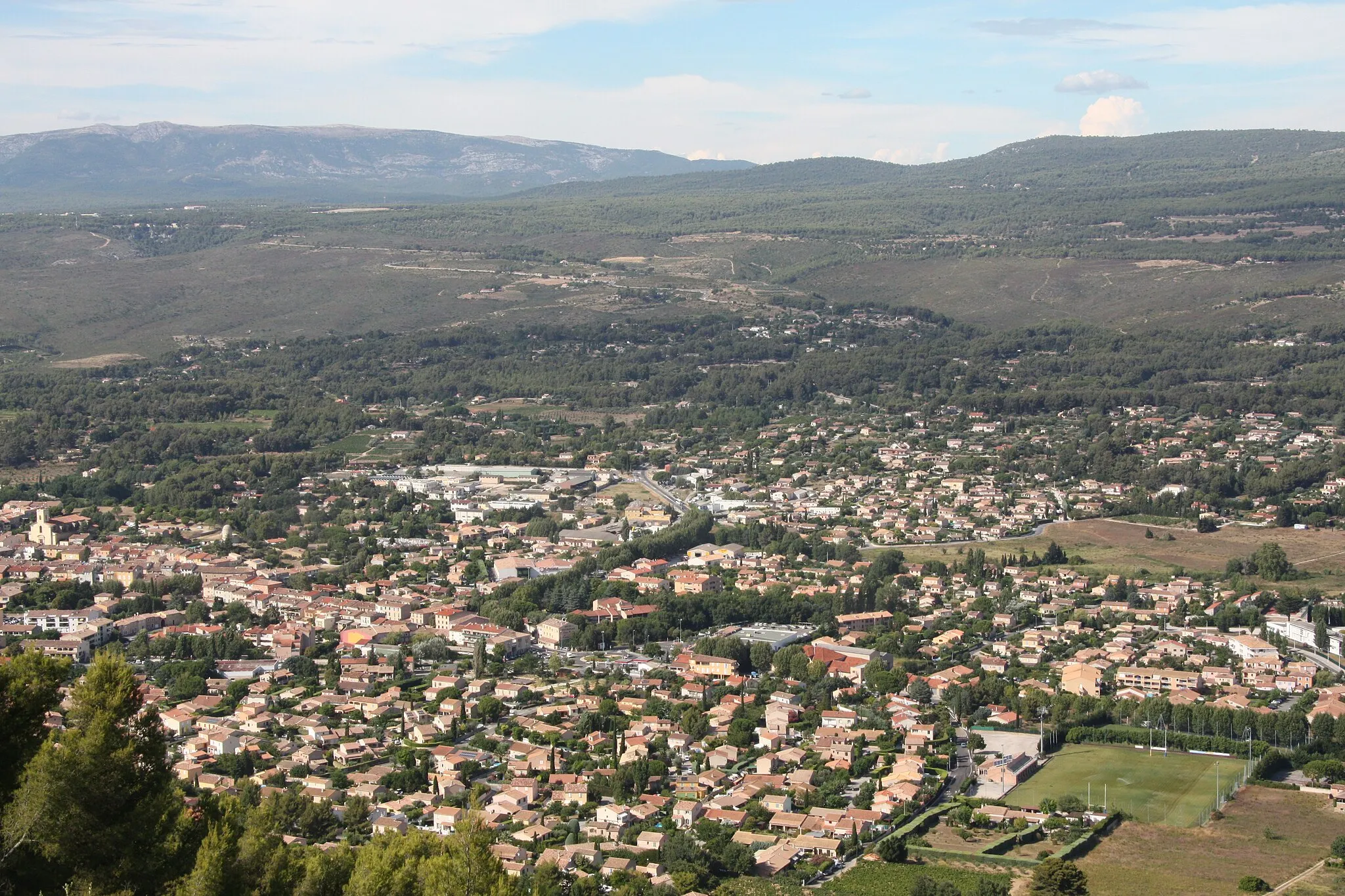 Photo showing: View of Le Beausset, France.