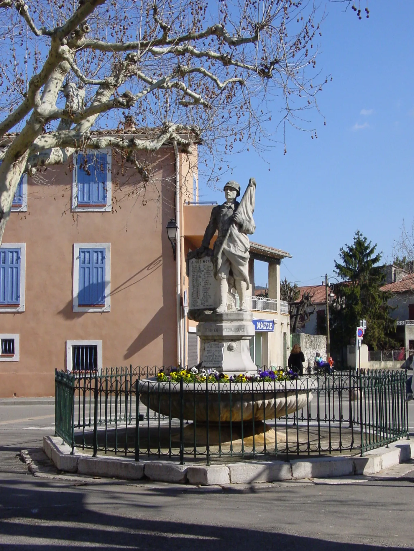 Photo showing: Monument aux Morts de Nans-les-Pins