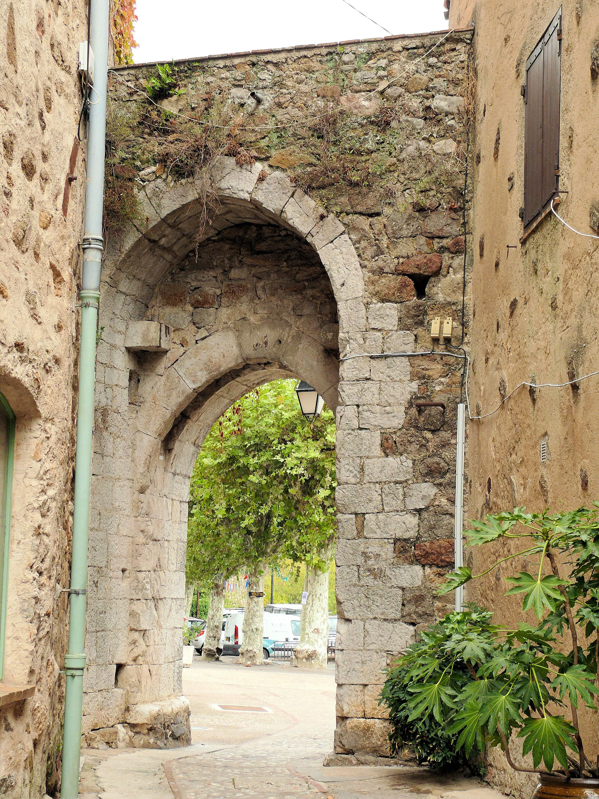 Photo showing: Auribeau-sur-Siagne - Vieux village - Porte Soubran côté vieux village