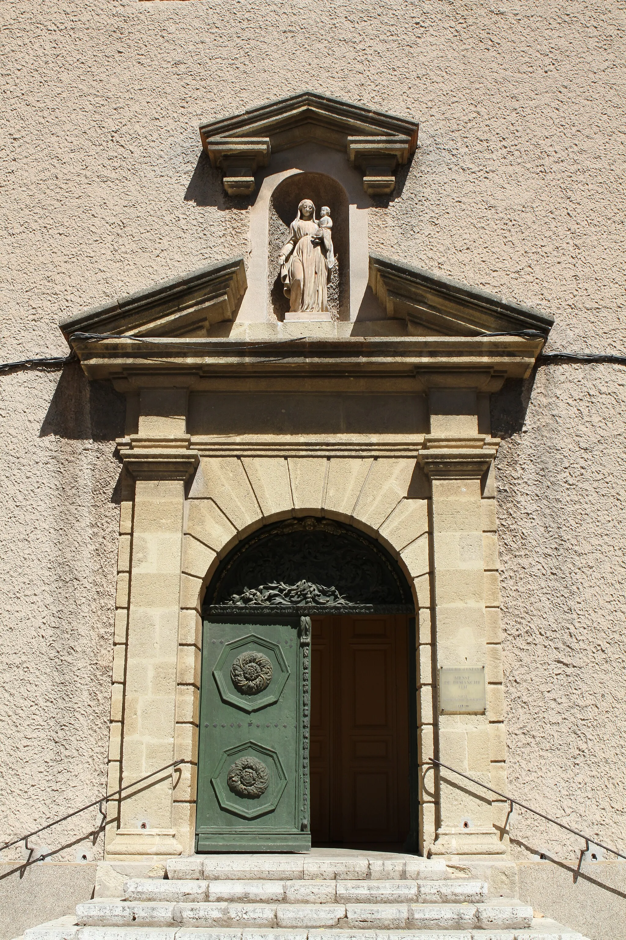 Photo showing: The church of Saint-Julien in the commune of Éguilles (Bouches-du-Rhône, France).