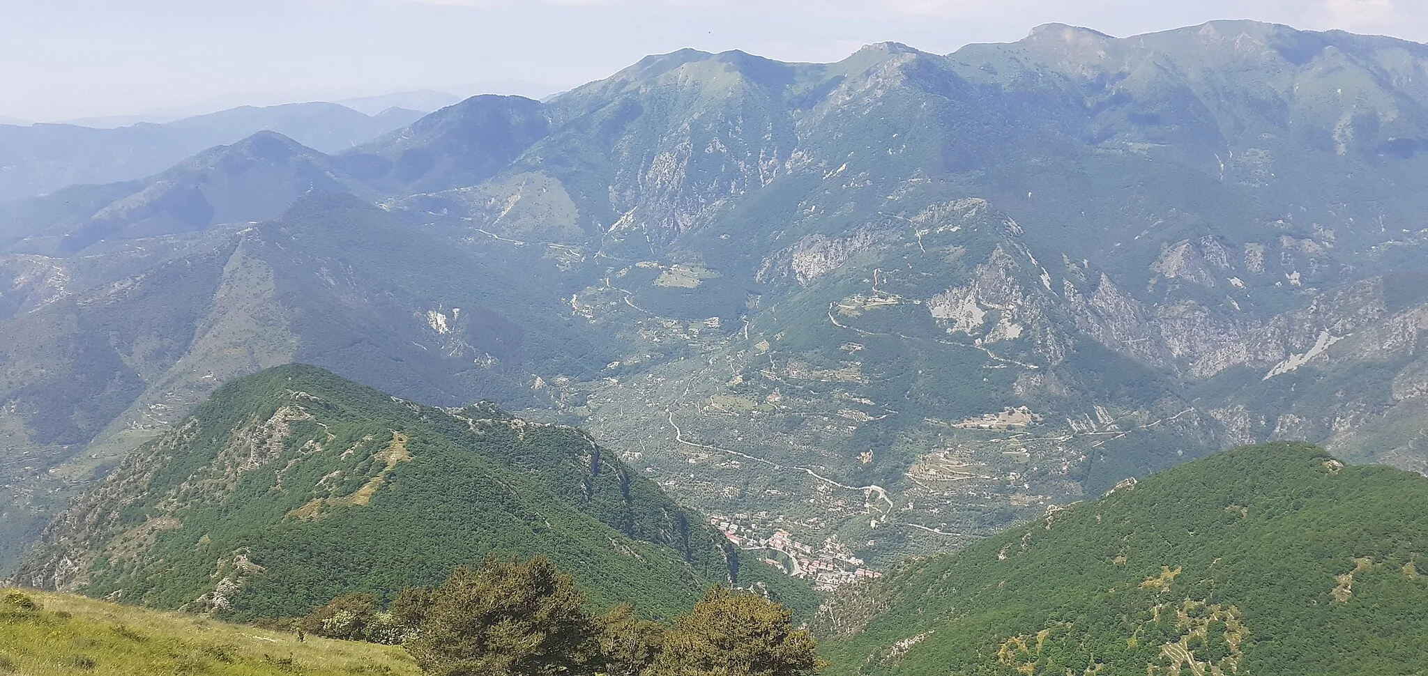 Photo showing: Vue sur Breil-sur-Roya 1300m plus bas sous le sommet de l'Arpette