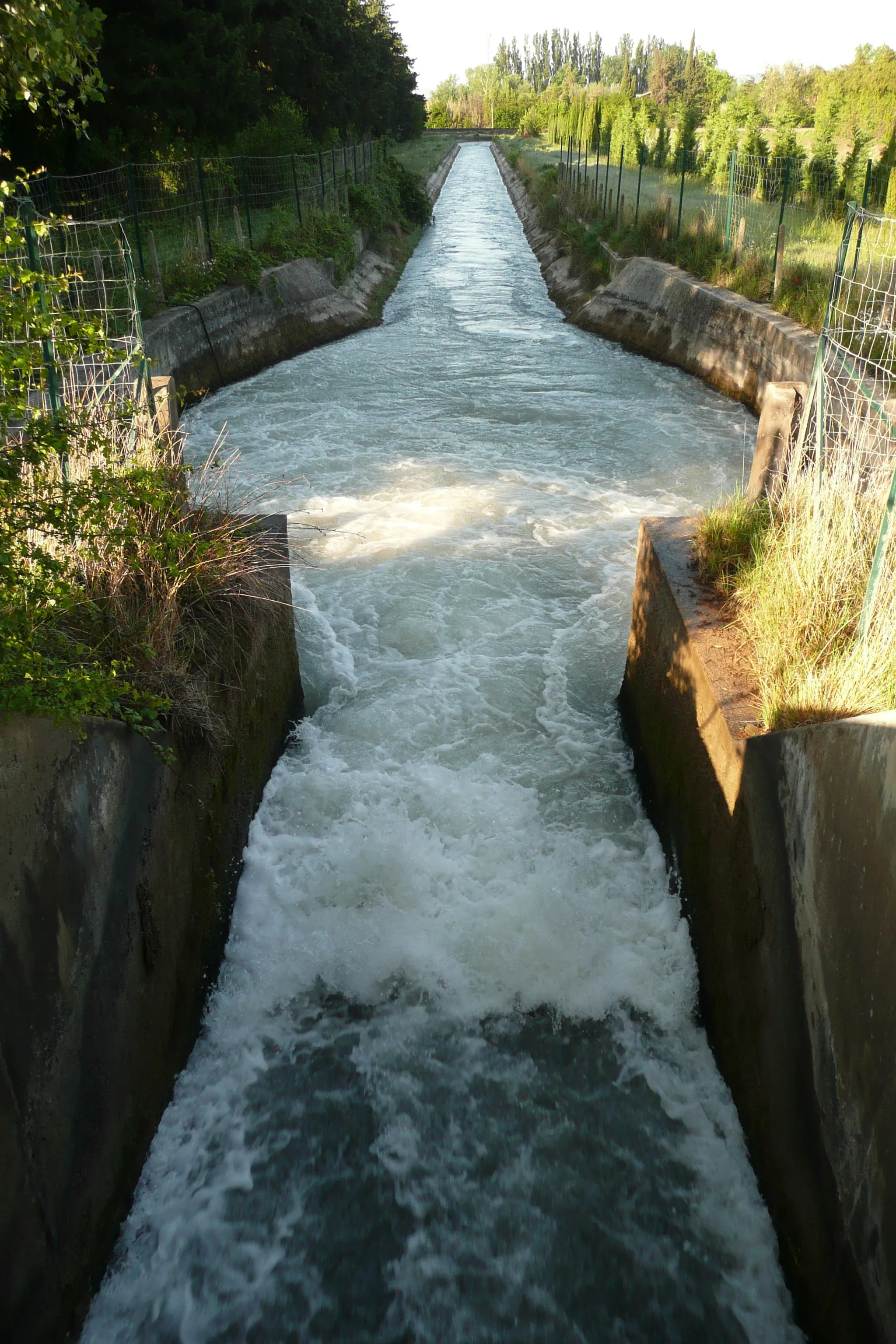 Photo showing: Chute d'eau près de Cheval-Blanc.