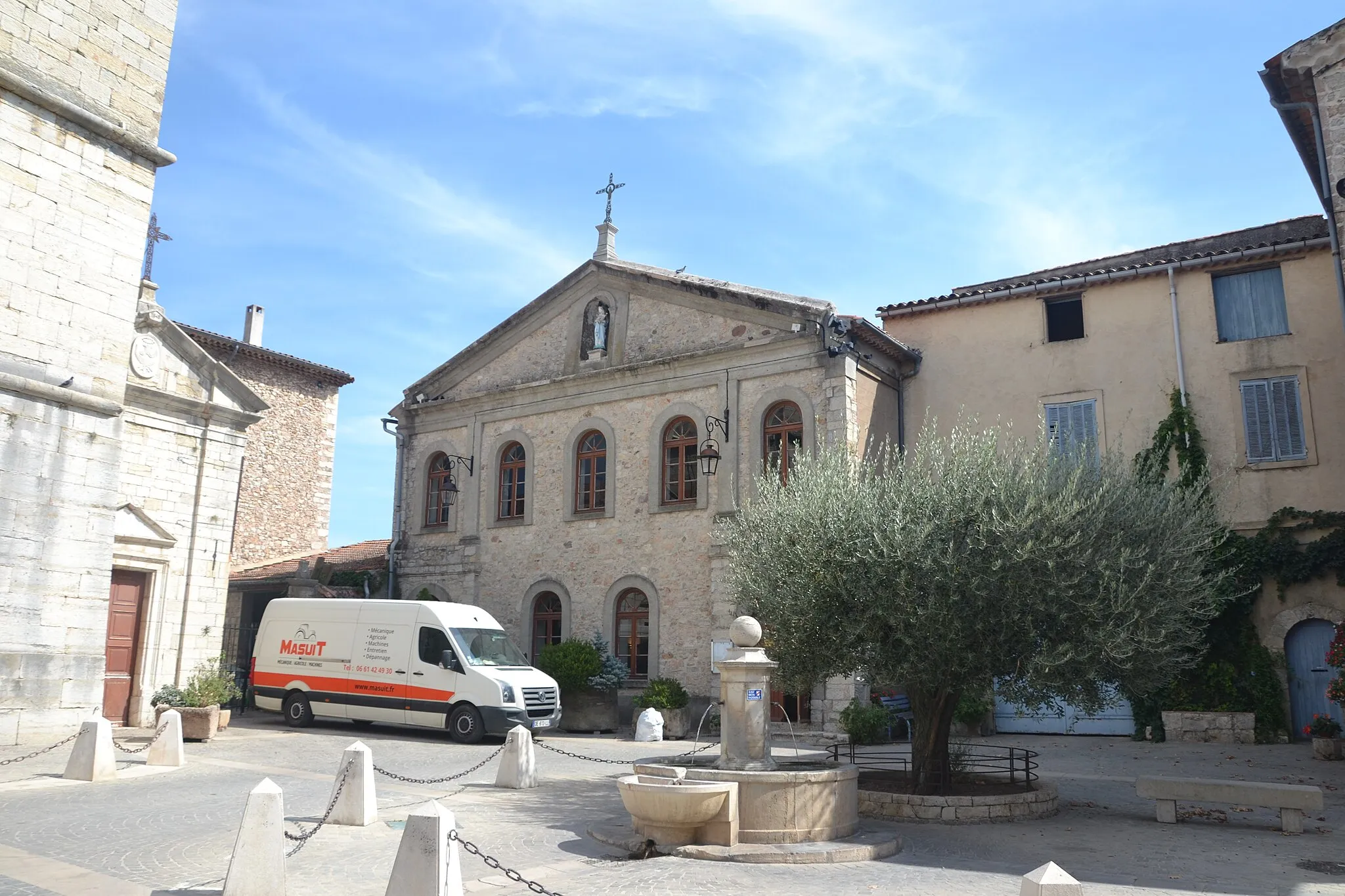 Photo showing: place de l'église de Pignans