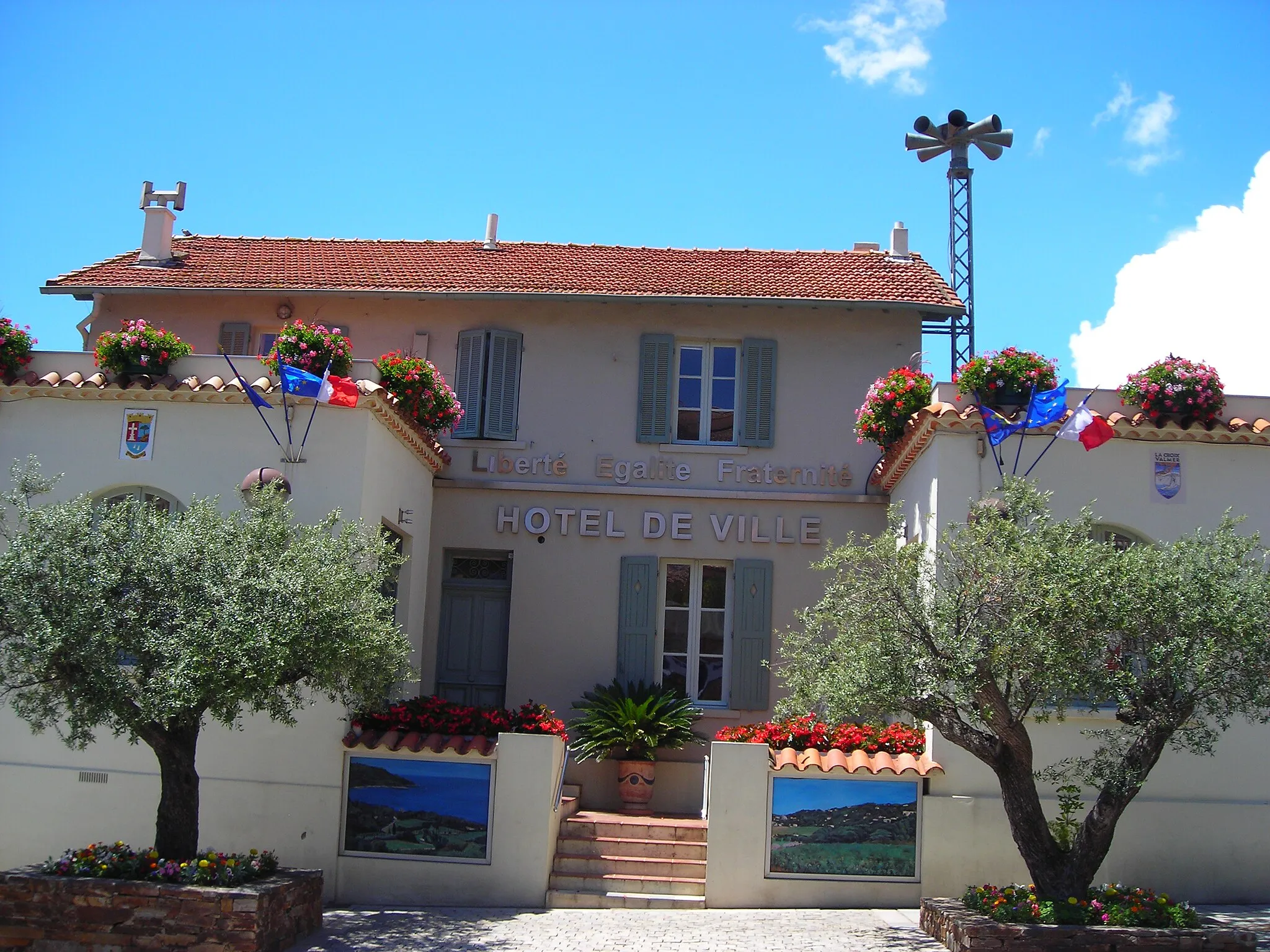 Photo showing: City hall of La Croix-Valmer in France