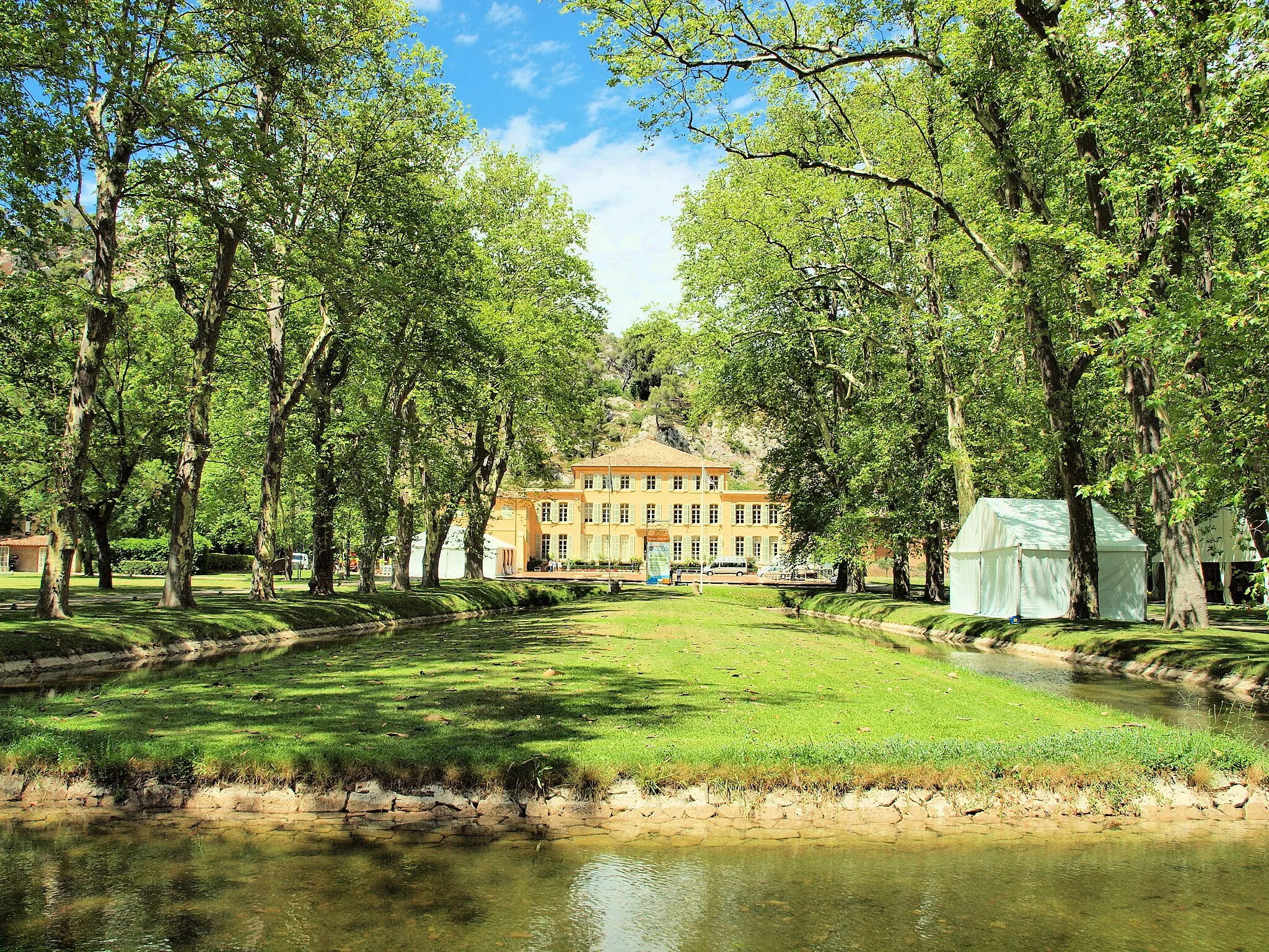 Photo showing: Château du Tholonet (Bouches-du-Rhône, France)