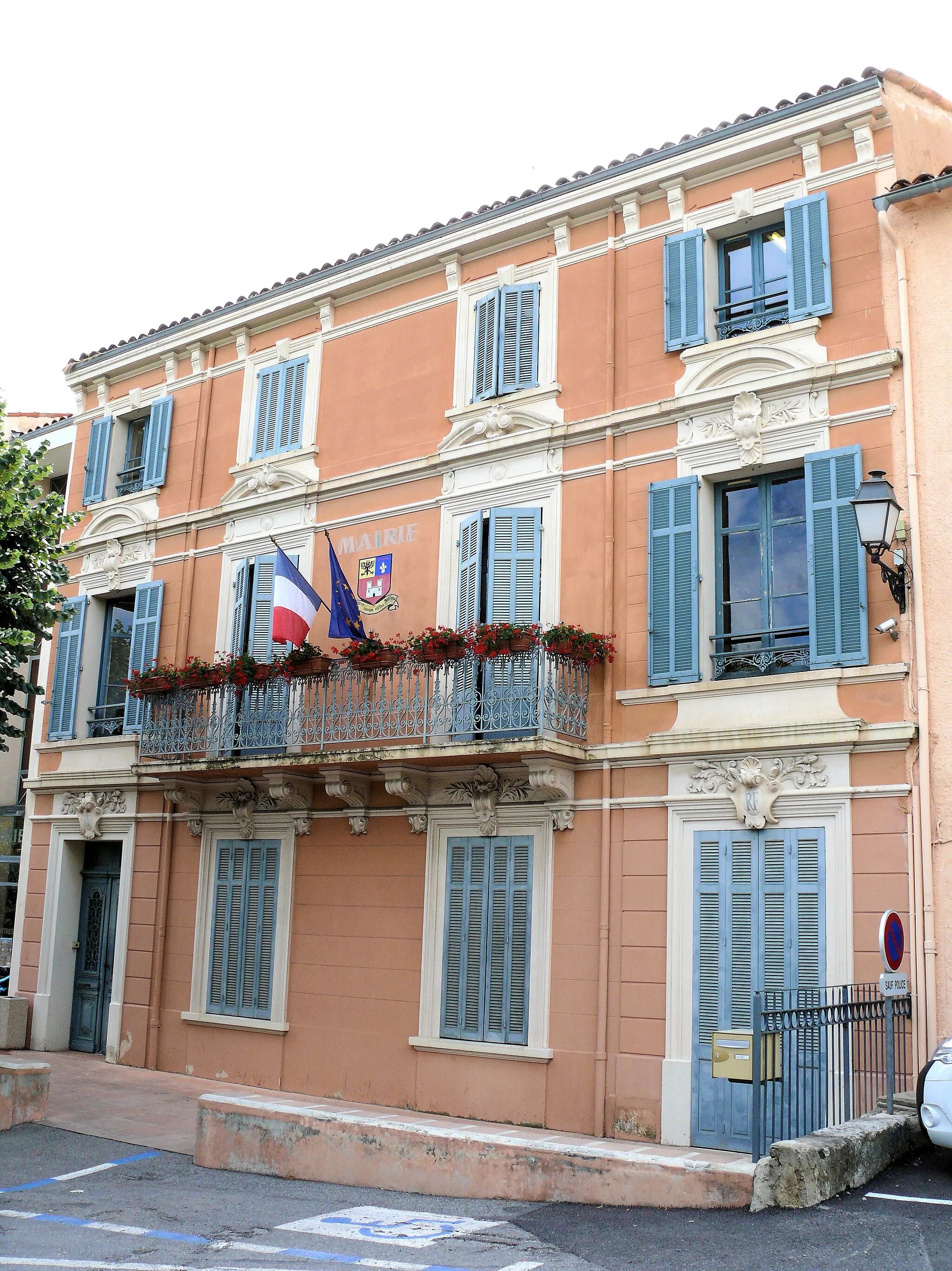 Photo showing: Châteauneuf-Grasse - La mairie, place du Bosquet