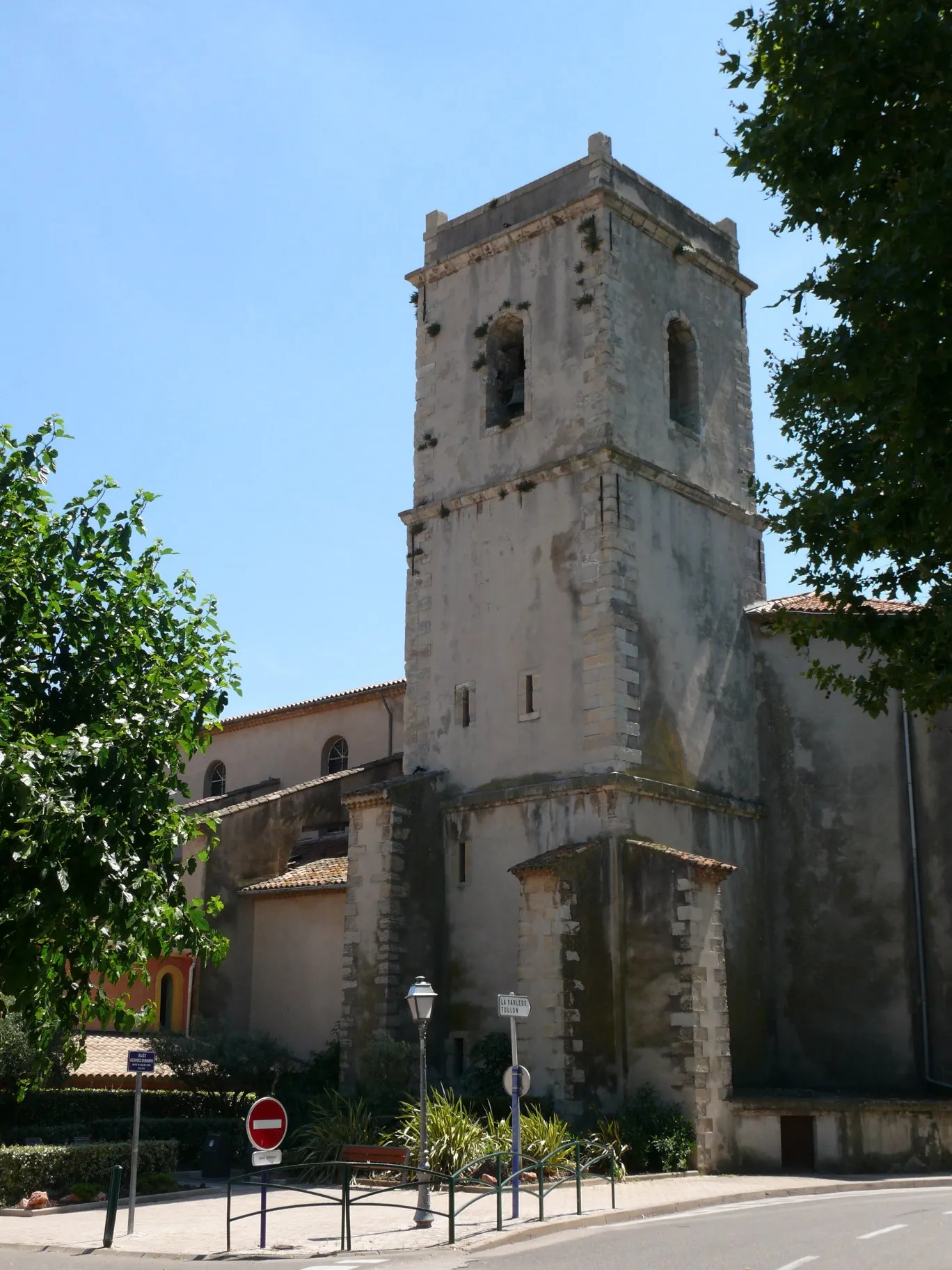 Photo showing: Saint-John-the-Baptist's church of Solliès-Pont (Var, Provence-Alpes-Côte-d'Azur, France).