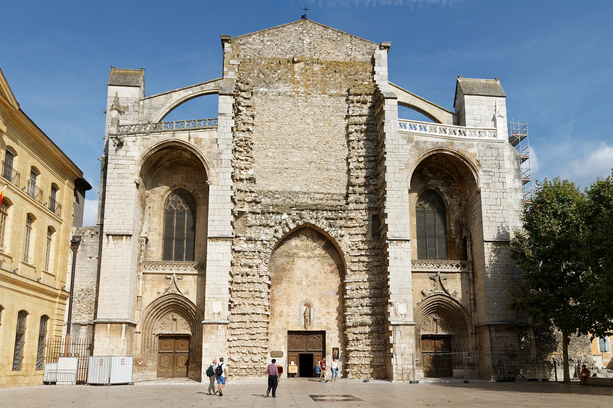 Photo showing: Hauptfassade der Basilique Sainte-Marie-Madeleine in Saint-Maximin-la-Sainte-Baume