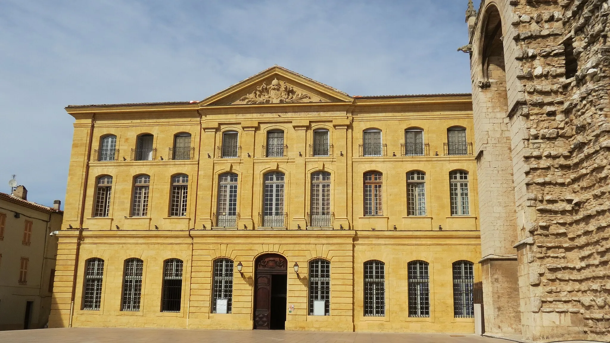 Photo showing: This building is indexed in the base Mérimée, a database of architectural heritage maintained by the French Ministry of Culture, under the reference PA00081711 .