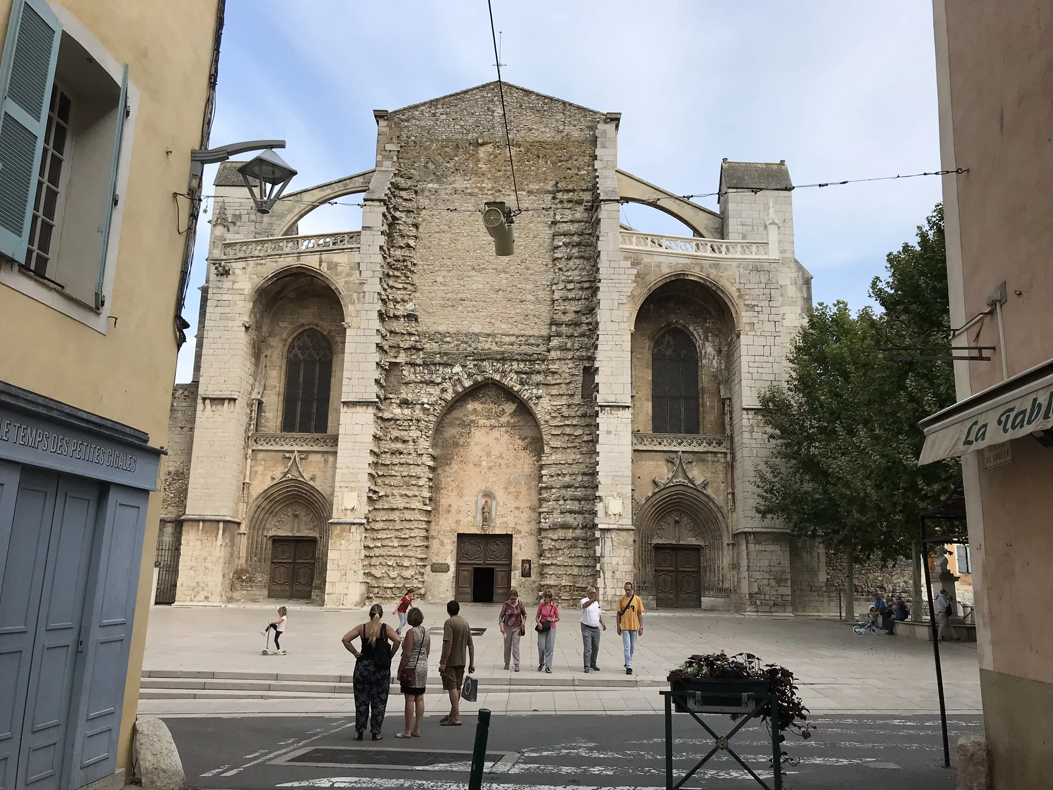 Photo showing: Main entry to Basilica of Mary Magdalene in Saint Maximin