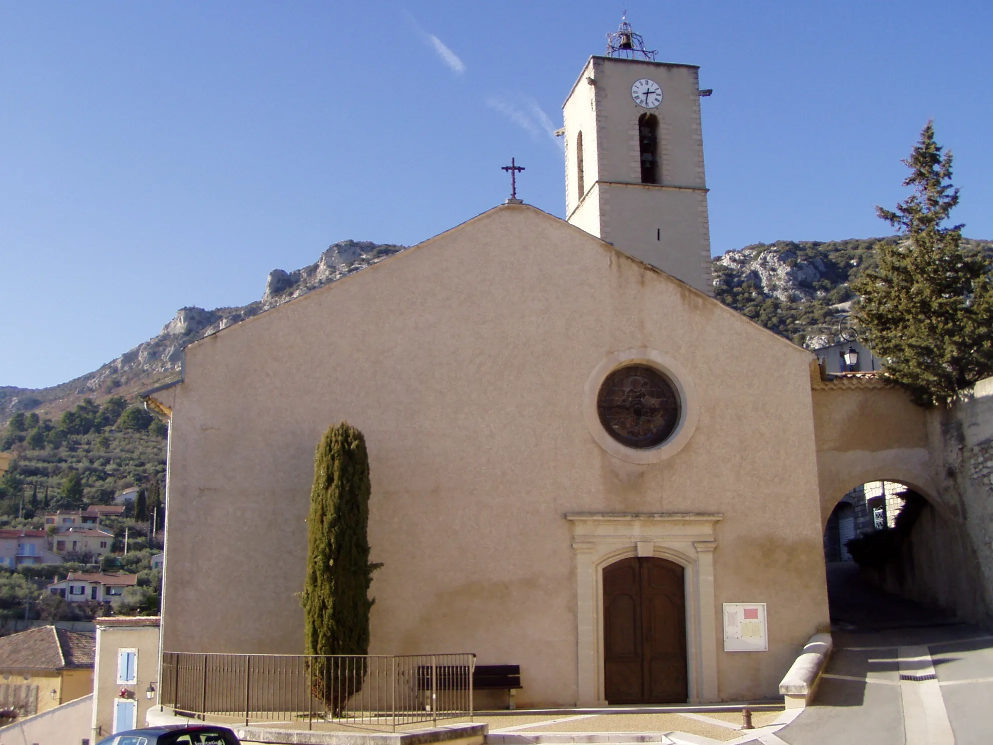 Photo showing: The church of Volx