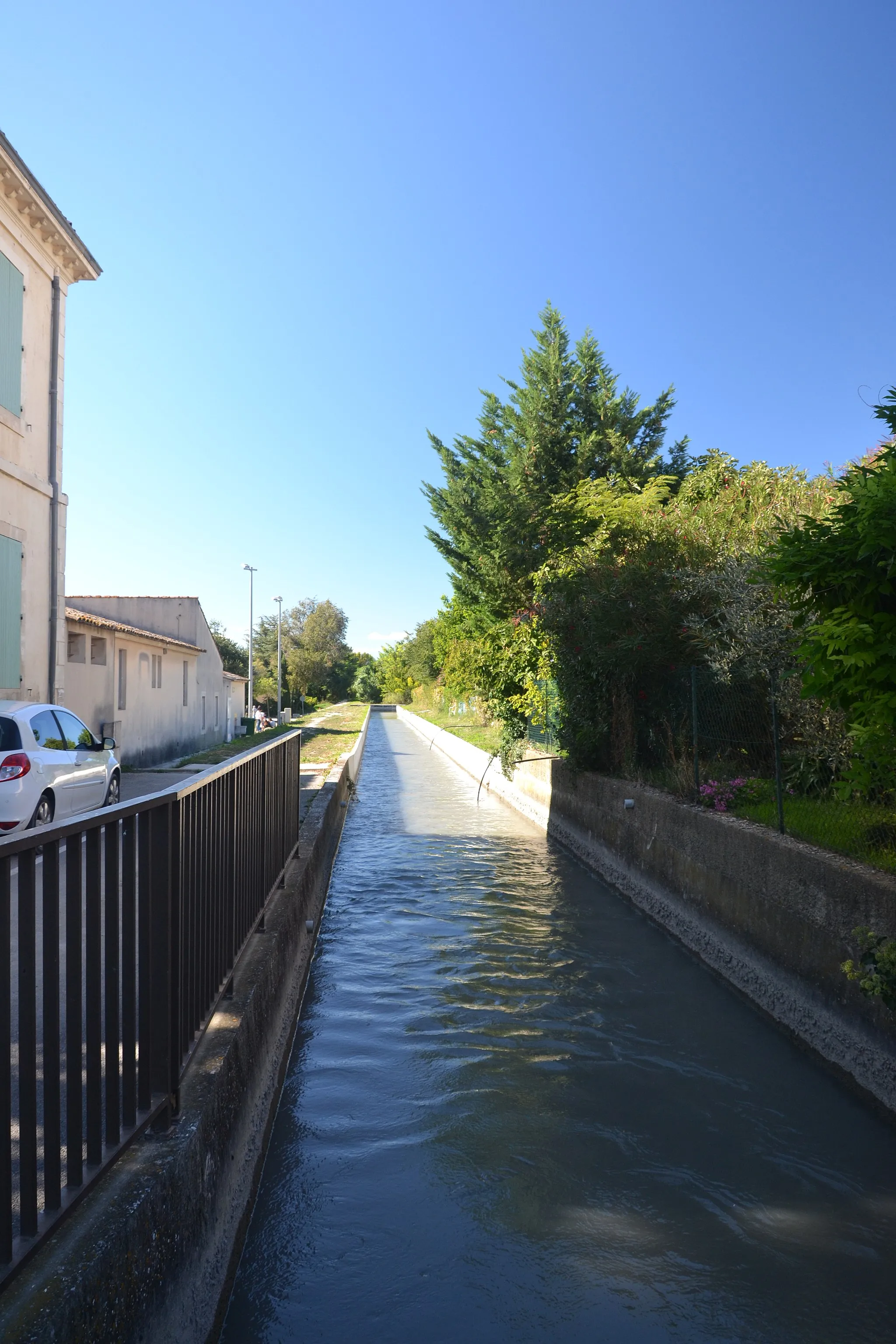 Photo showing: canal à Villelaure