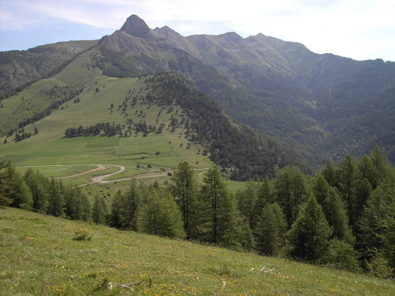 Photo showing: col de moissieres 1571m prise depuis les auchettes 1650m