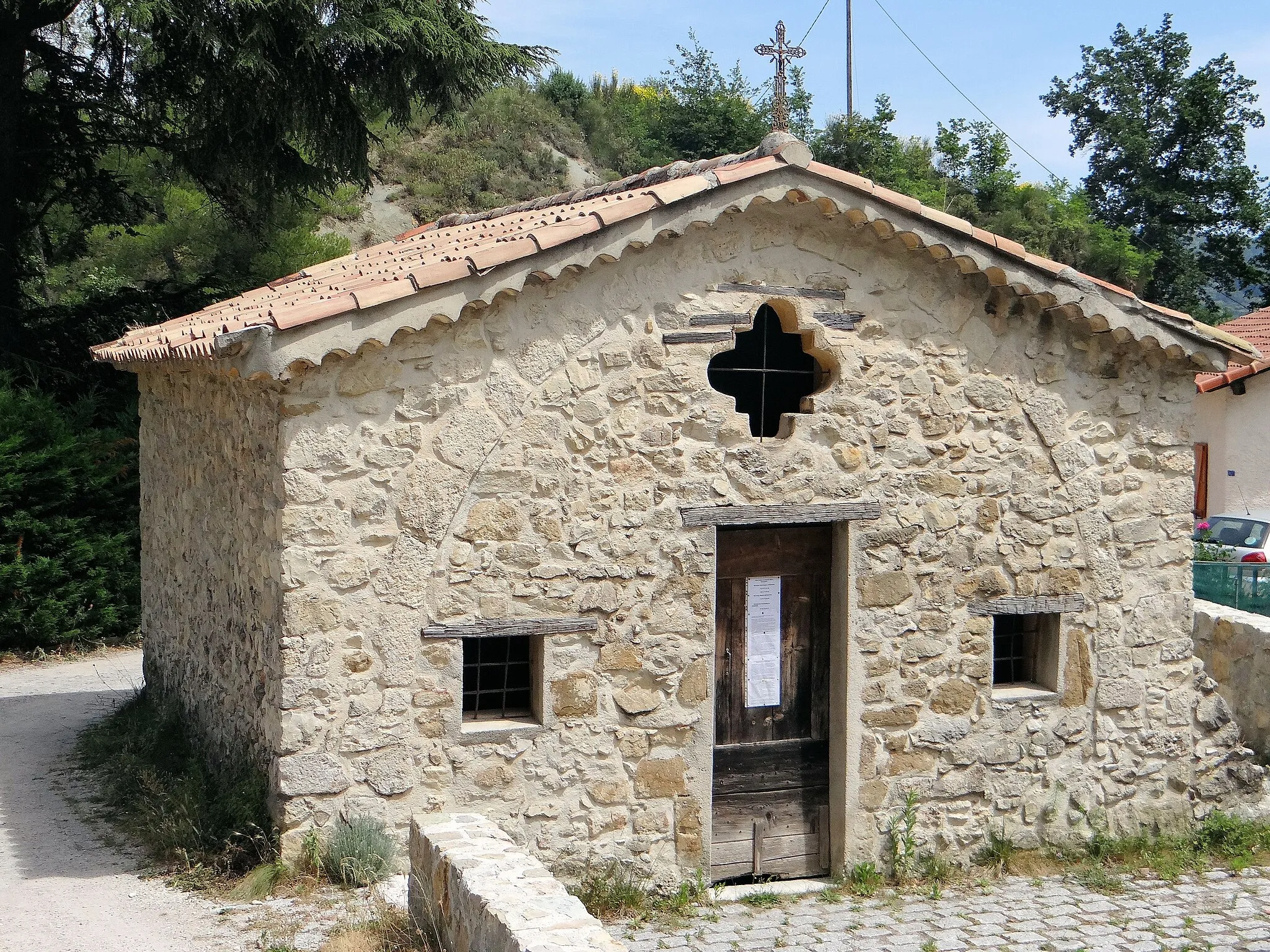 Photo showing: Coaraze - Chapelle Saint-Sébastien - Vue d'ensemble