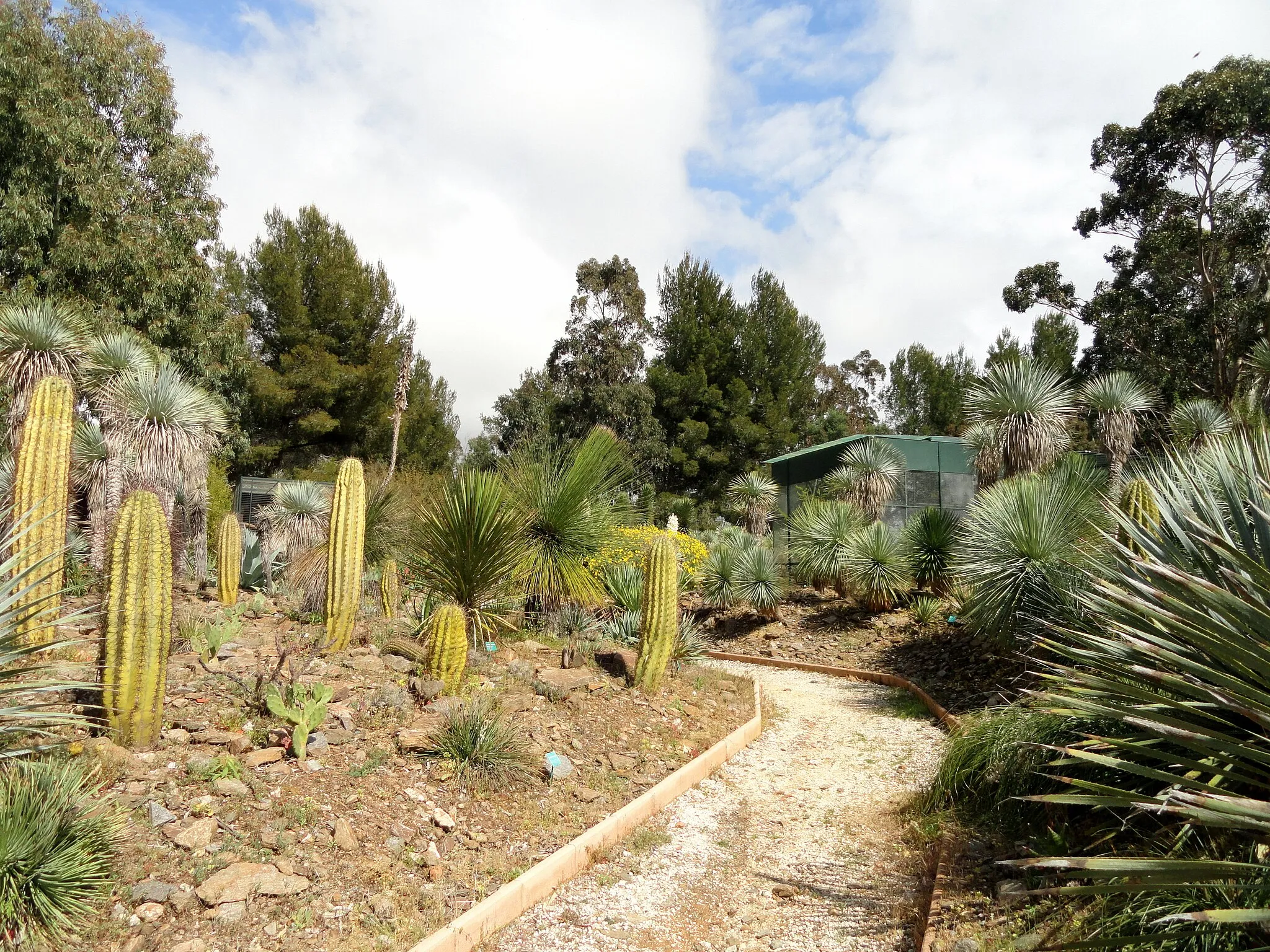 Photo showing: General view of the Jardin d'oiseaux tropicaux, La Londe-les-Maures, France.