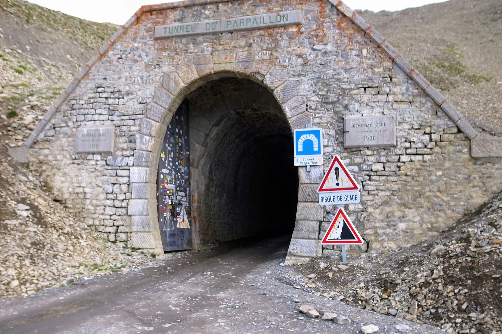 Photo showing: Entrée nord du tunnel.