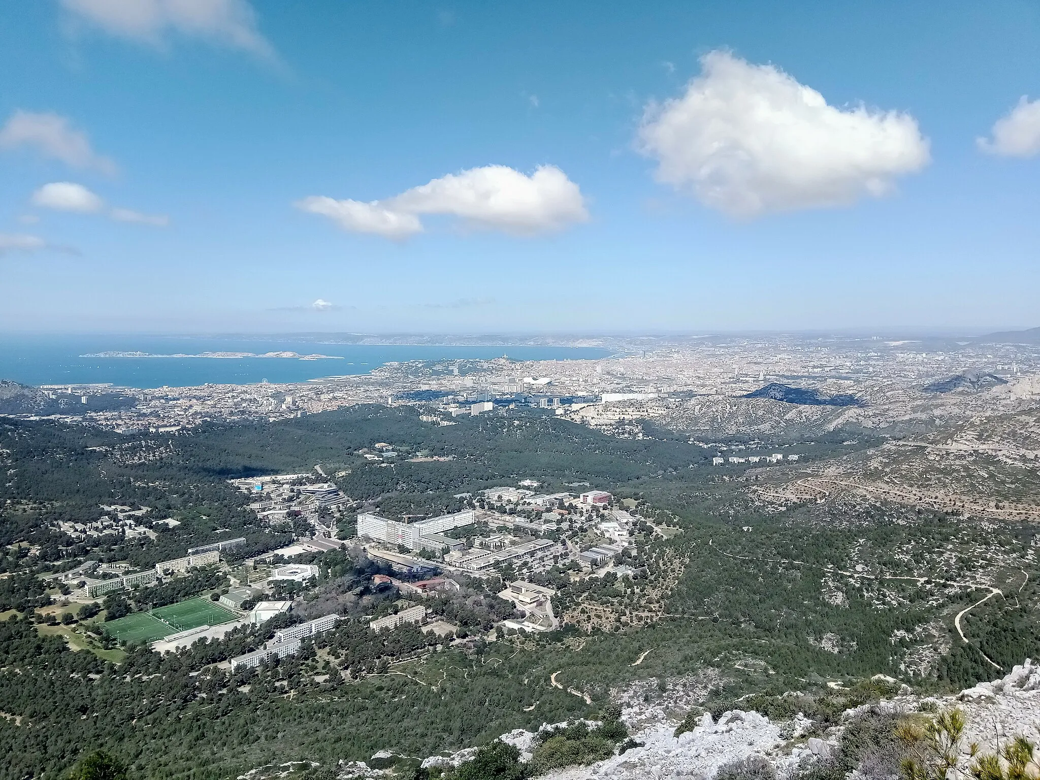 Photo showing: Marseille depuis le mont Puget, Bouches-du-Rhône, France