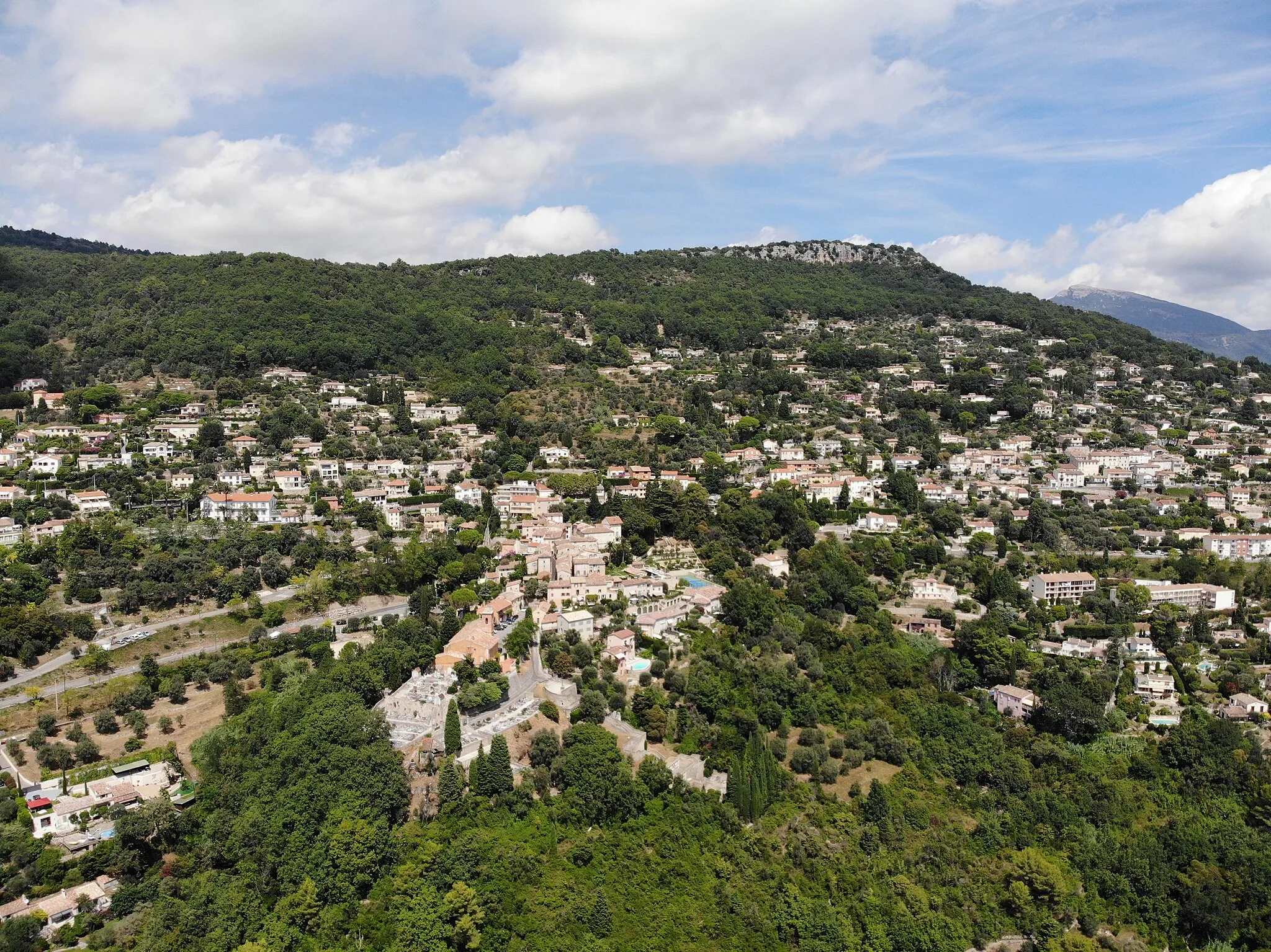 Photo showing: Aerial photograph of Magagnosc, France