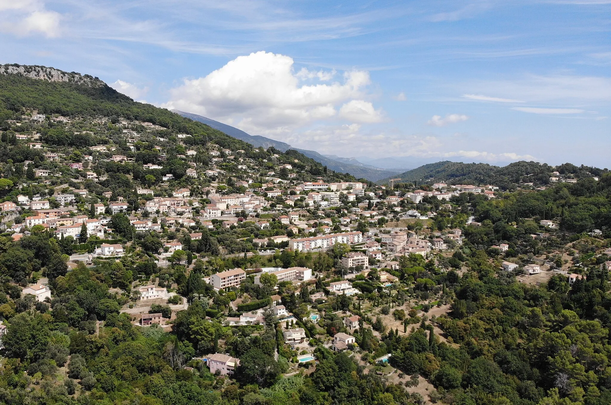 Photo showing: Aerial photograph of Magagnosc, France.