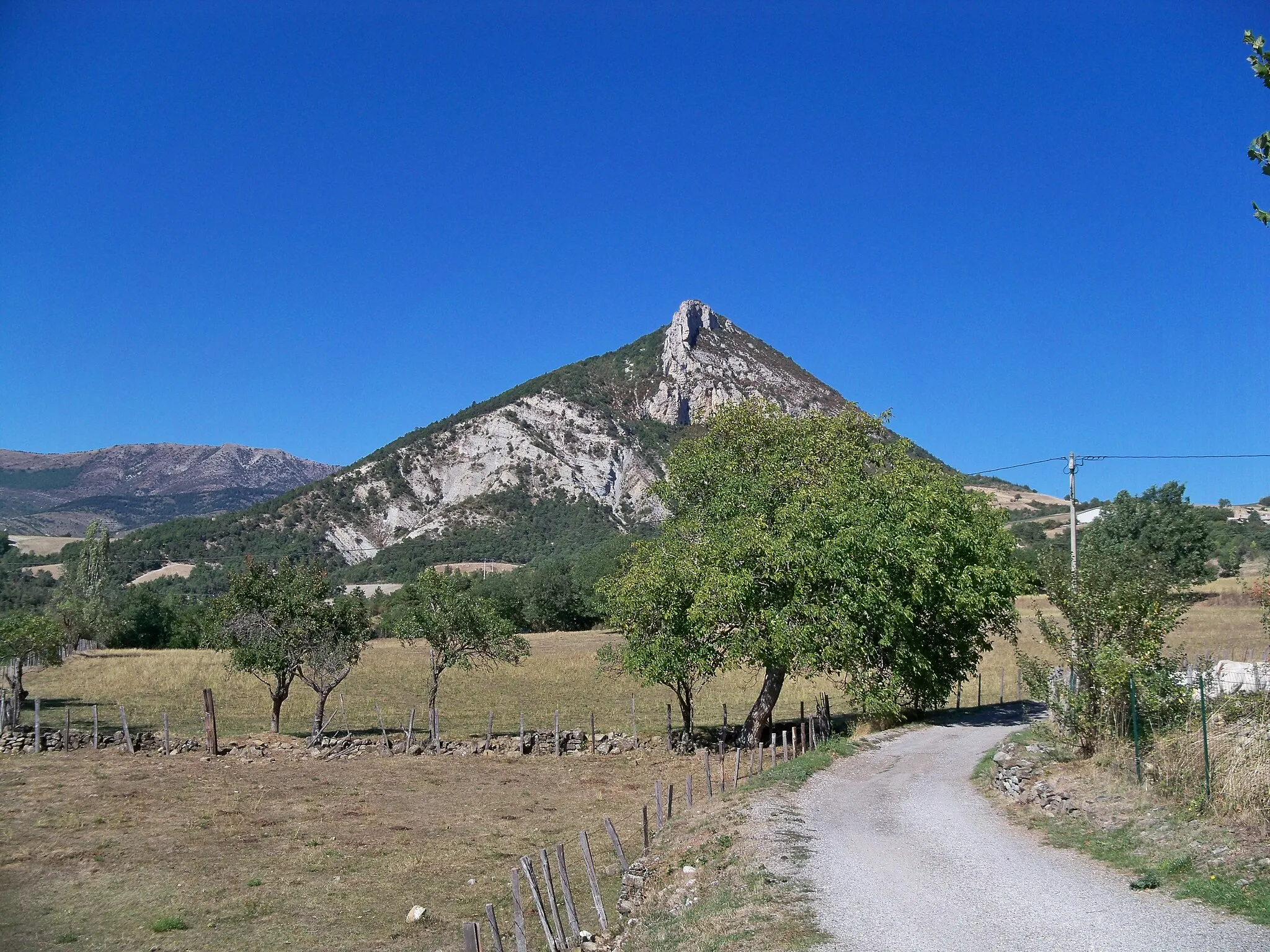 Photo showing: colline près du prieuré de Saint André