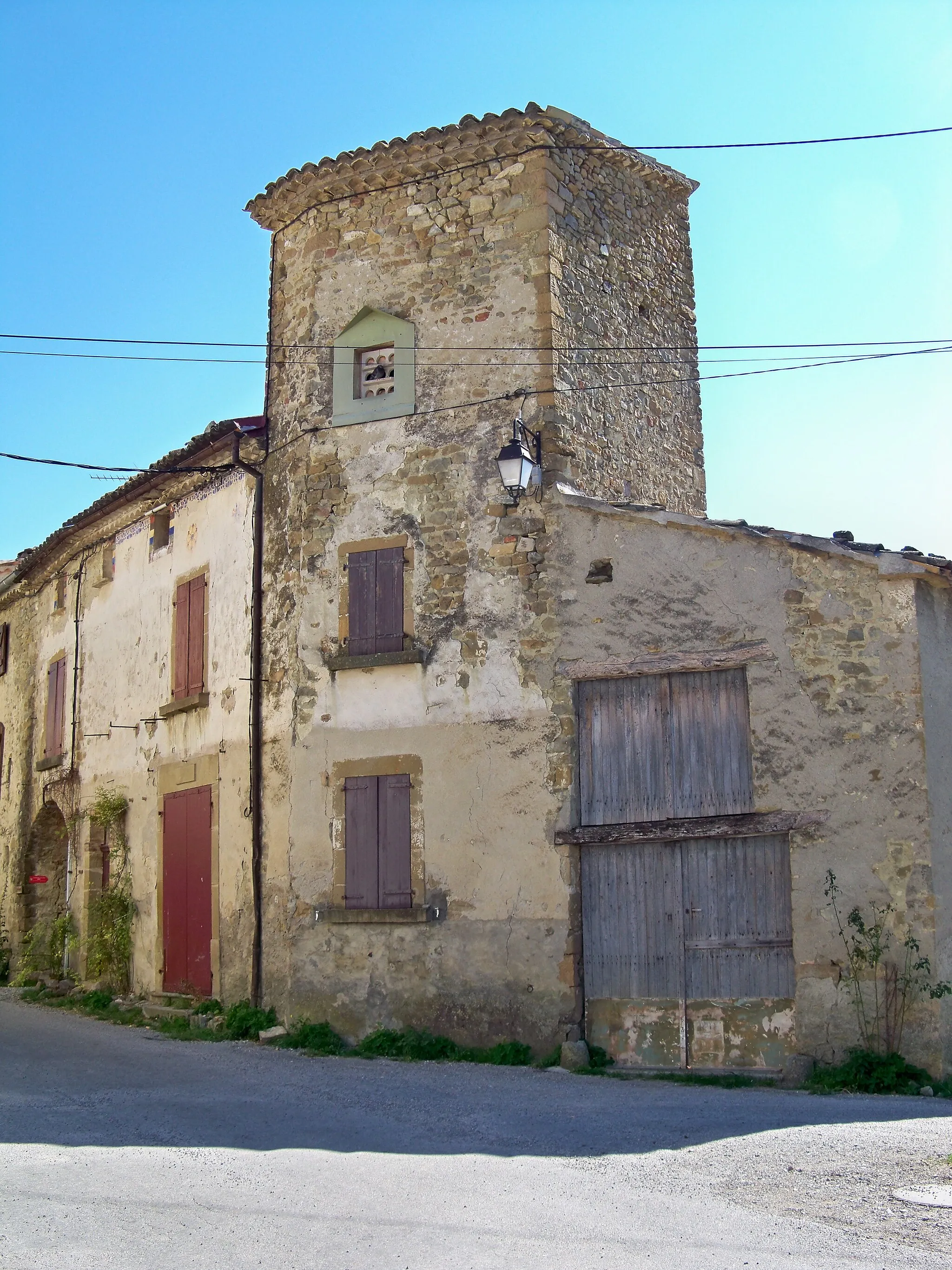 Photo showing: This building is indexed in the base Mérimée, a database of architectural heritage maintained by the French Ministry of Culture, under the reference PA00080605 .