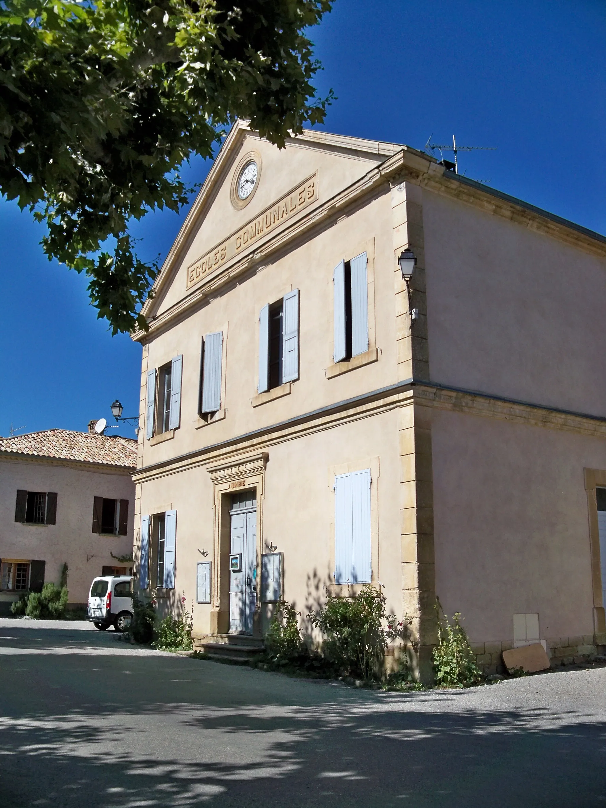 Photo showing: L'école communale de Saint-André-de-Rosans