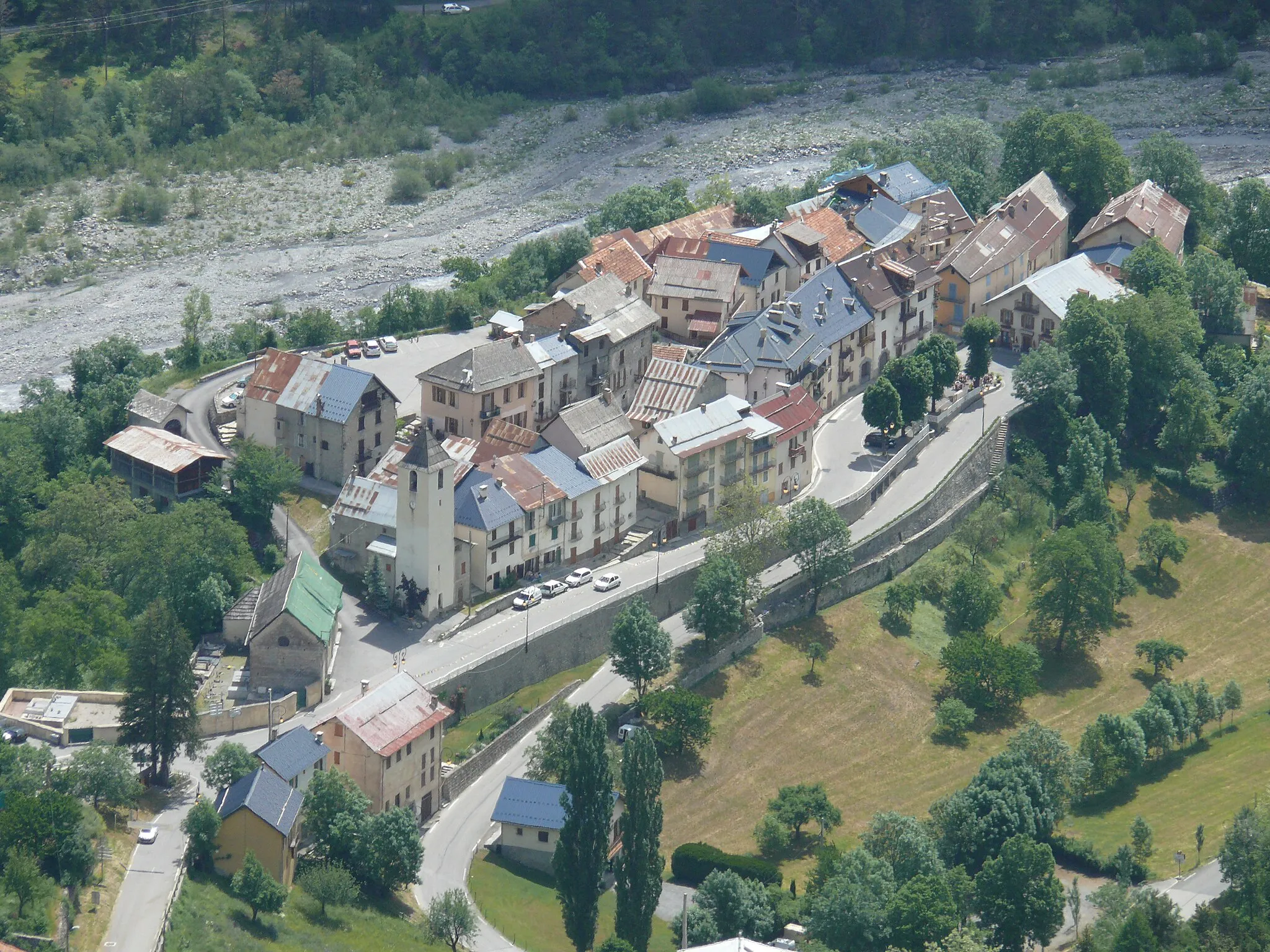 Photo showing: Saint-Martin-d'Entraunes - Vue du village à partir de la route du col des Champs