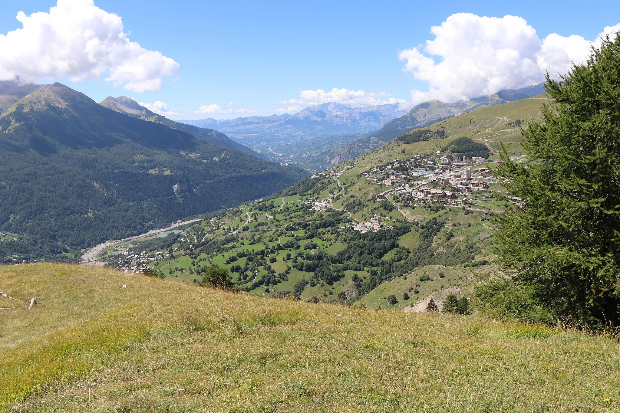 Photo showing: View of Orcières village and Orcières Merlette ski station in France High Alps