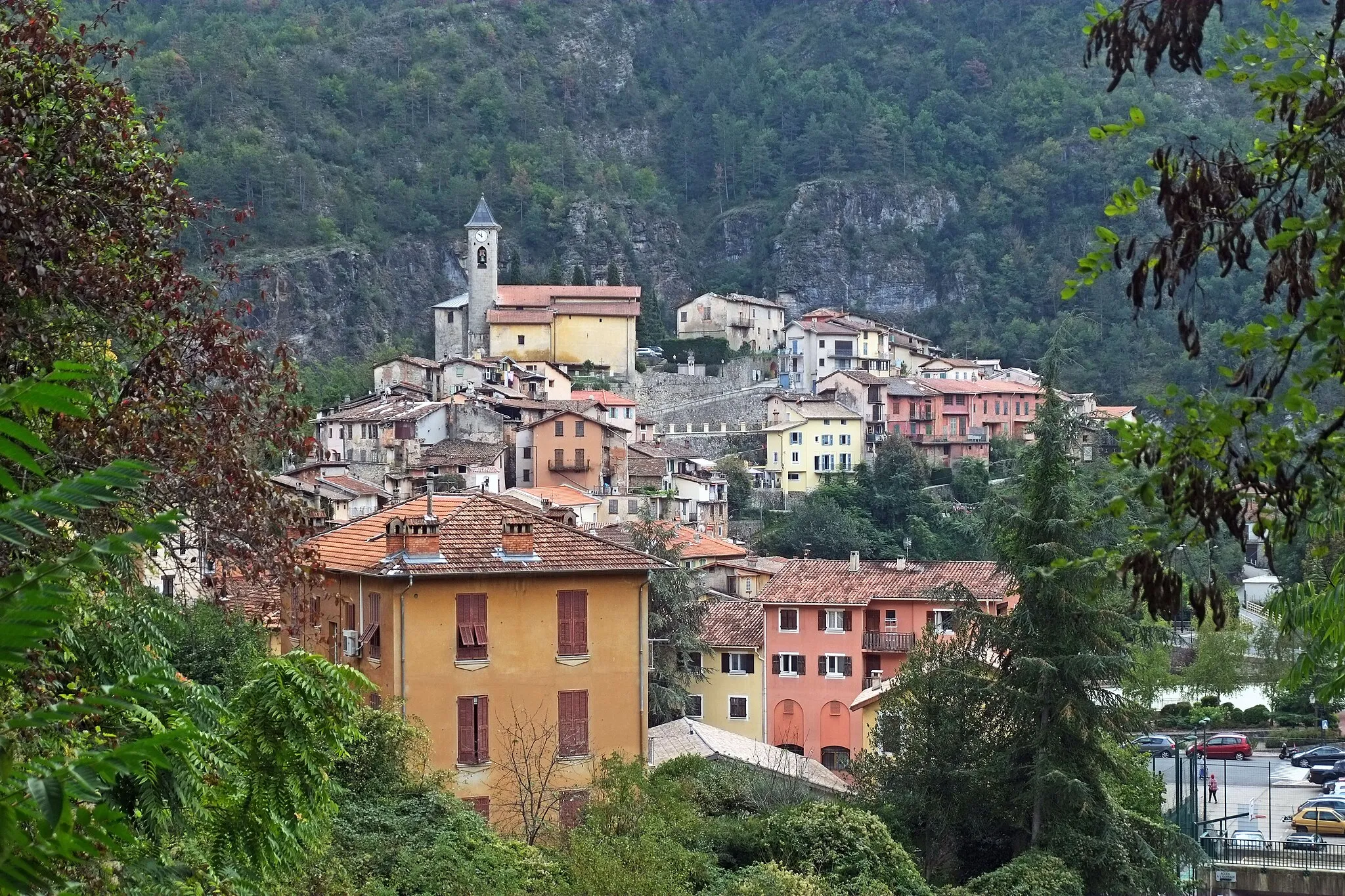 Photo showing: Vue du village de Lantosque depuis le Pivol.