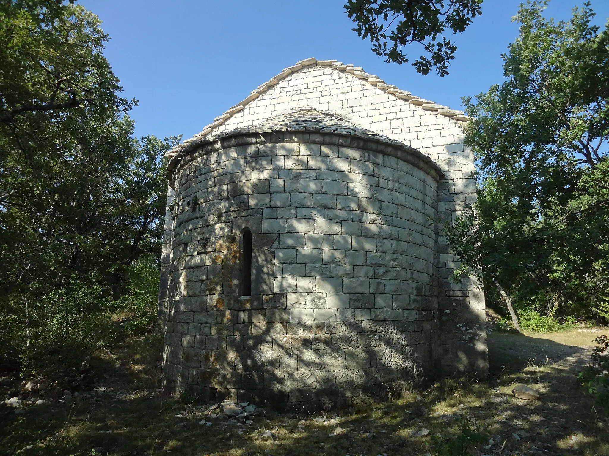 Photo showing: Abside de la chapelle Sainte-Madeleine à Châteauneuf-Val-Saint-Donat (XIIe)